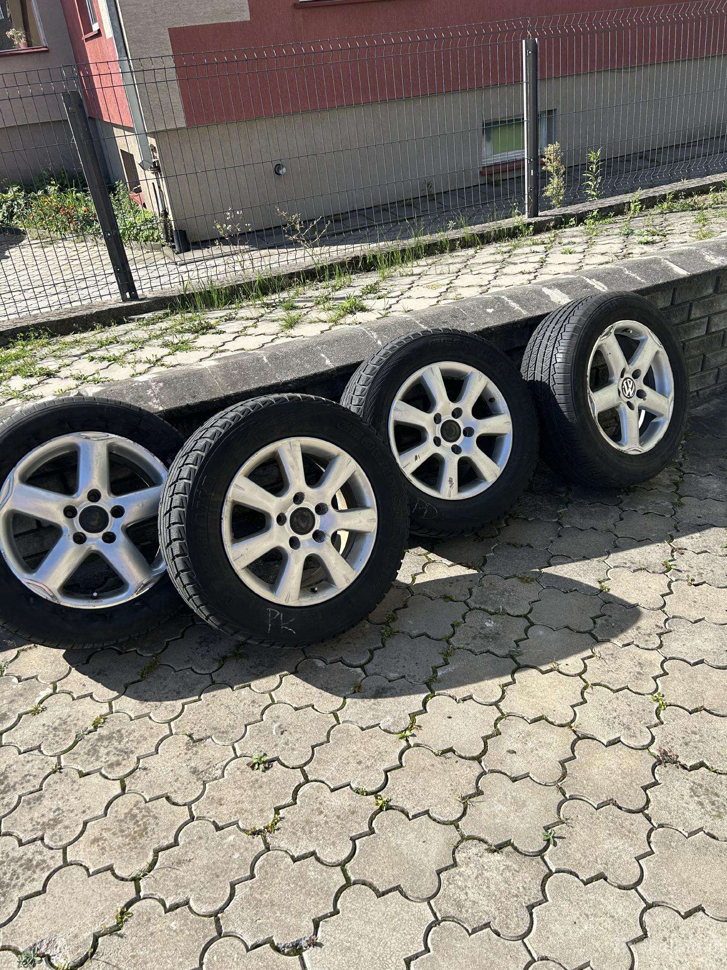 Naudotos padangos su lietais ratlankiais.