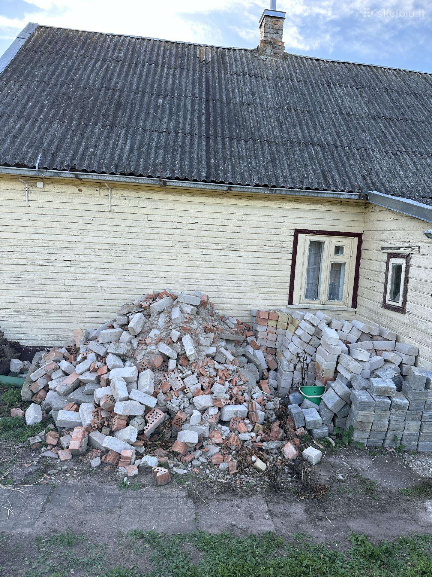 Atiduodu gruzą, plytas. Dovanojamos plytos, gruzas