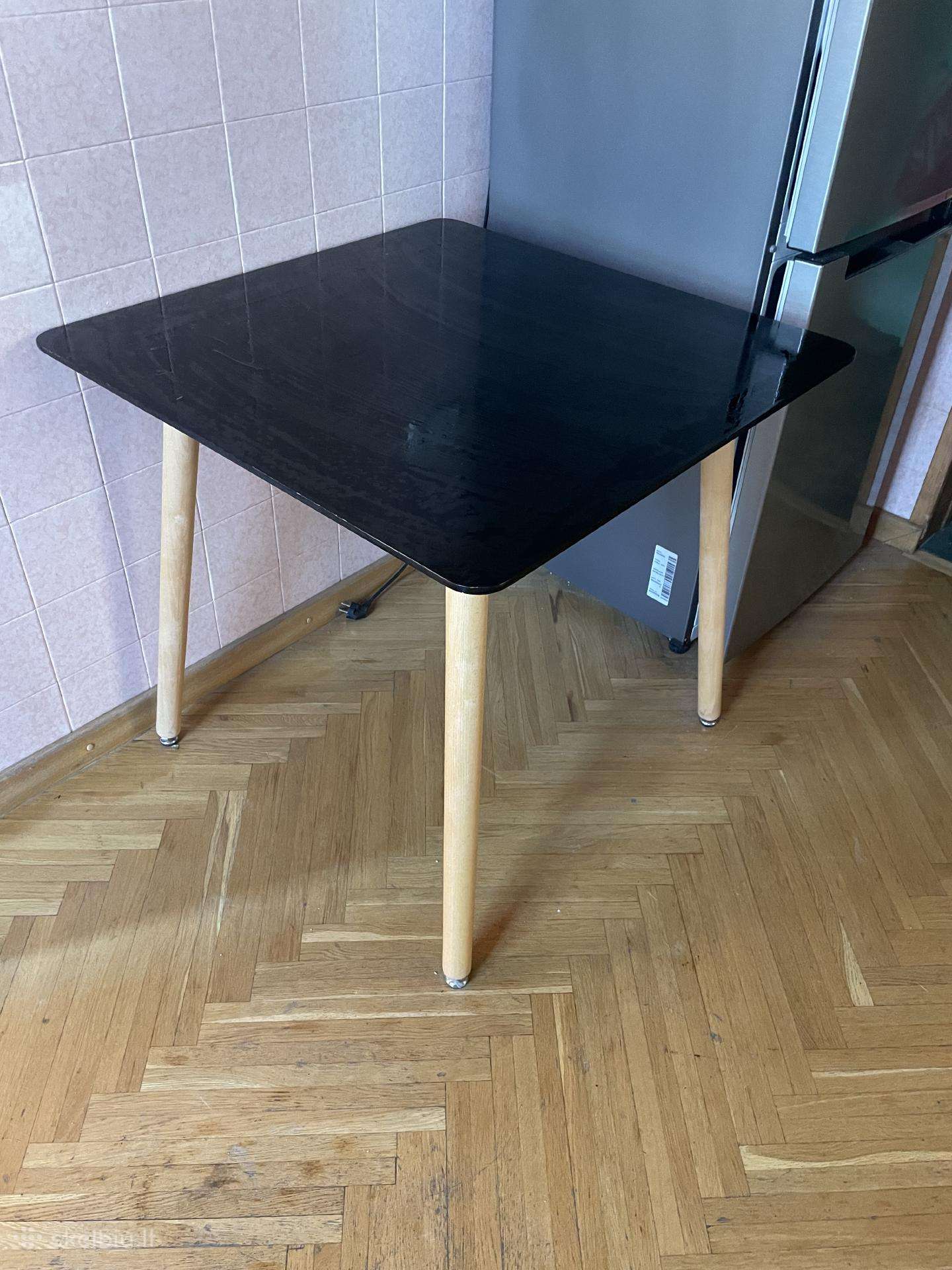 Stalas 80x80