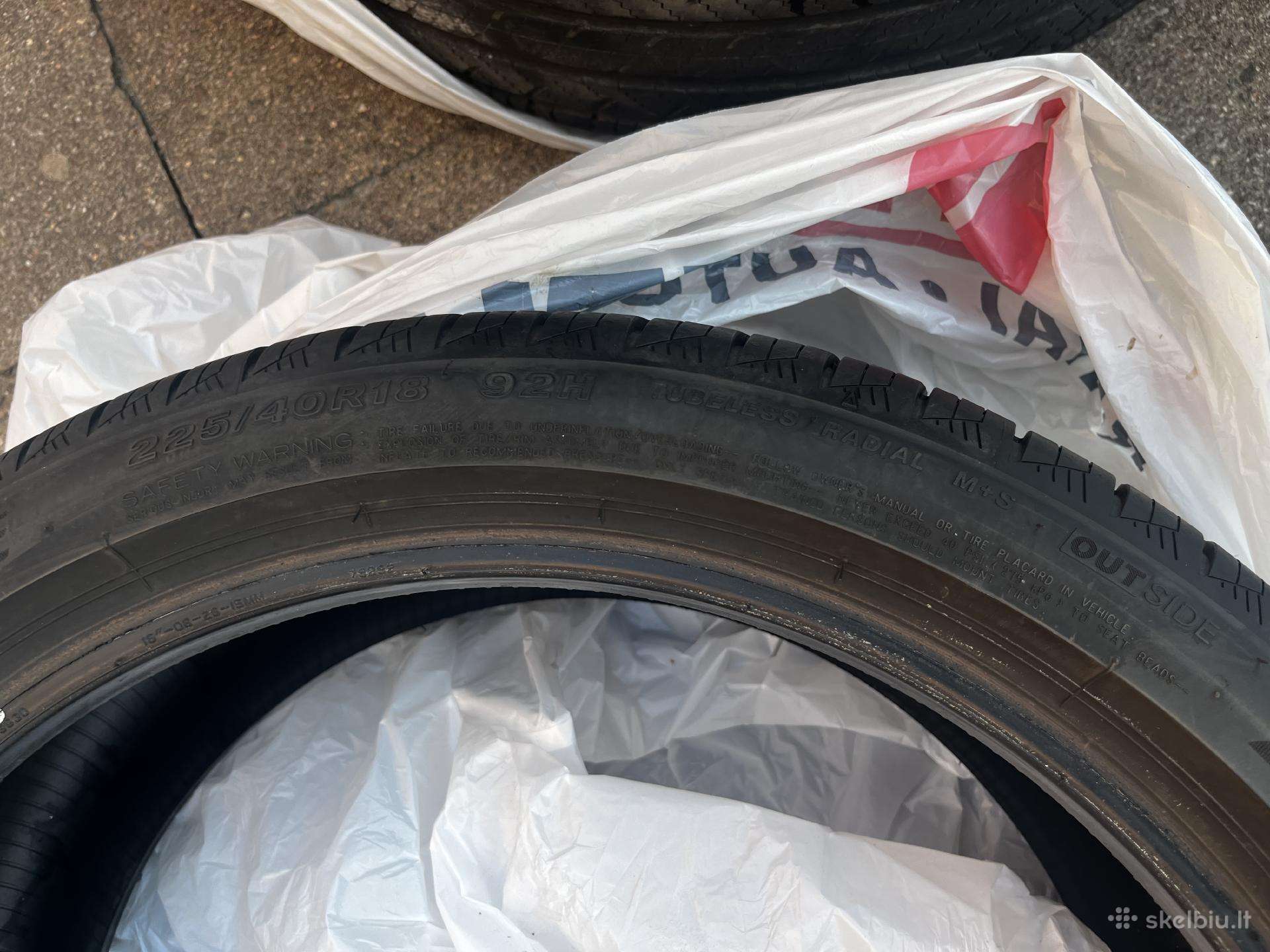 Bridgestone Universalios 225 40 R18 A26591087 bridgestone-universalios-225-40-r18-a26591087