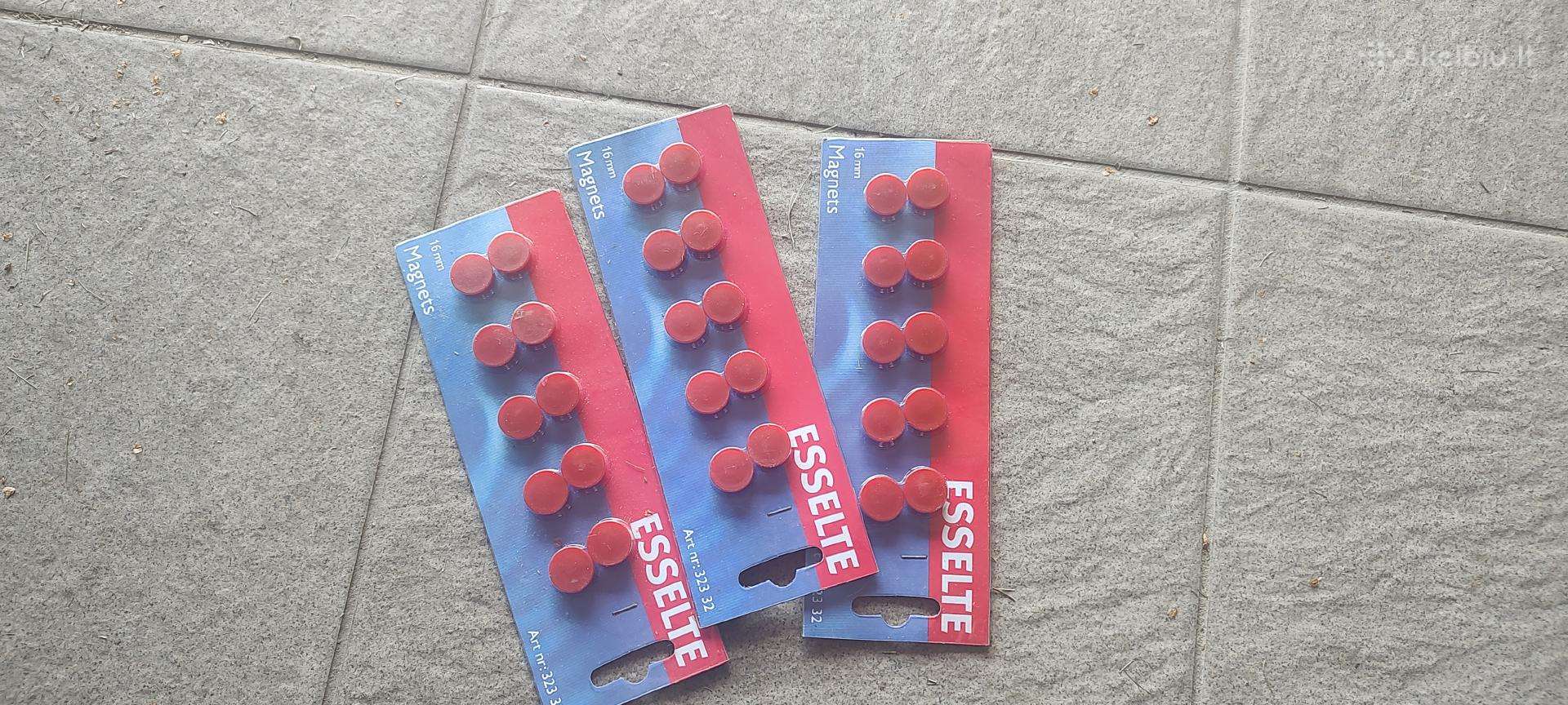 Esselte magnetai.
