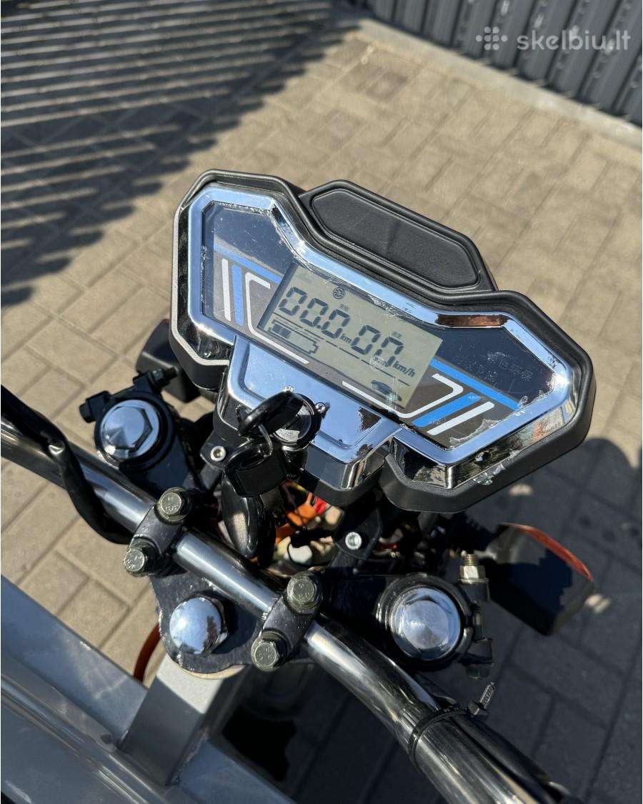 -Kita- -kita-, trikes