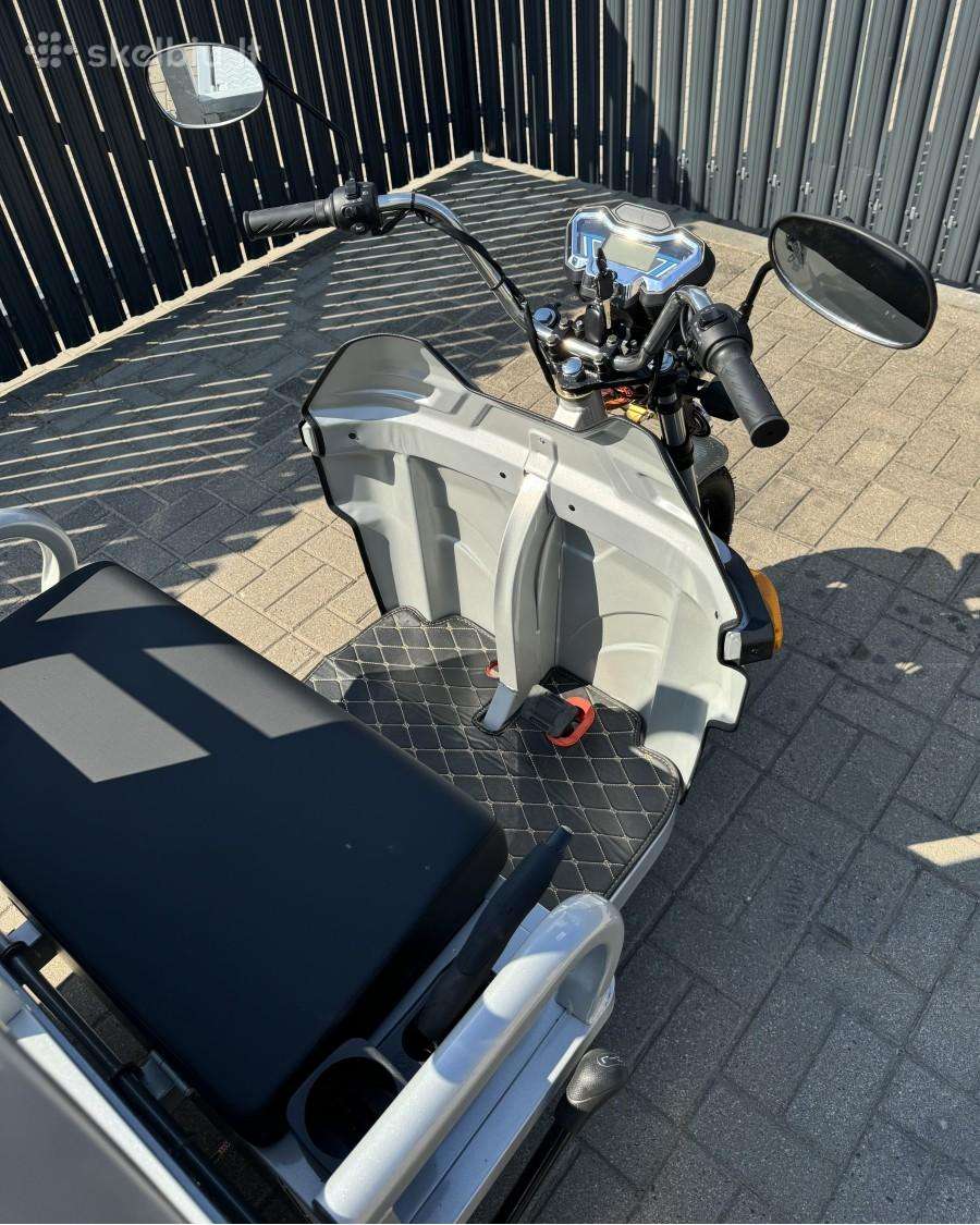 -Kita- -kita-, trikes
