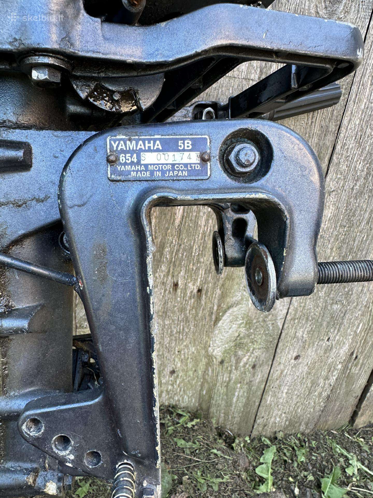 YAMAHA 5B, dvitakčiai pakabinami