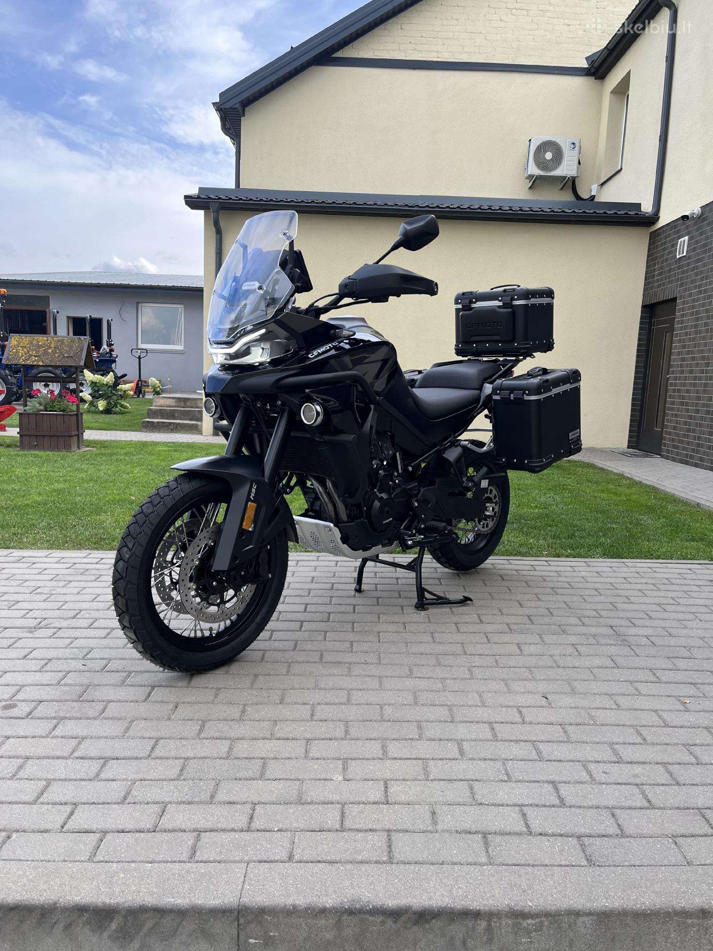 CFMOTO 800 Explore 799cc, touring / sport touring