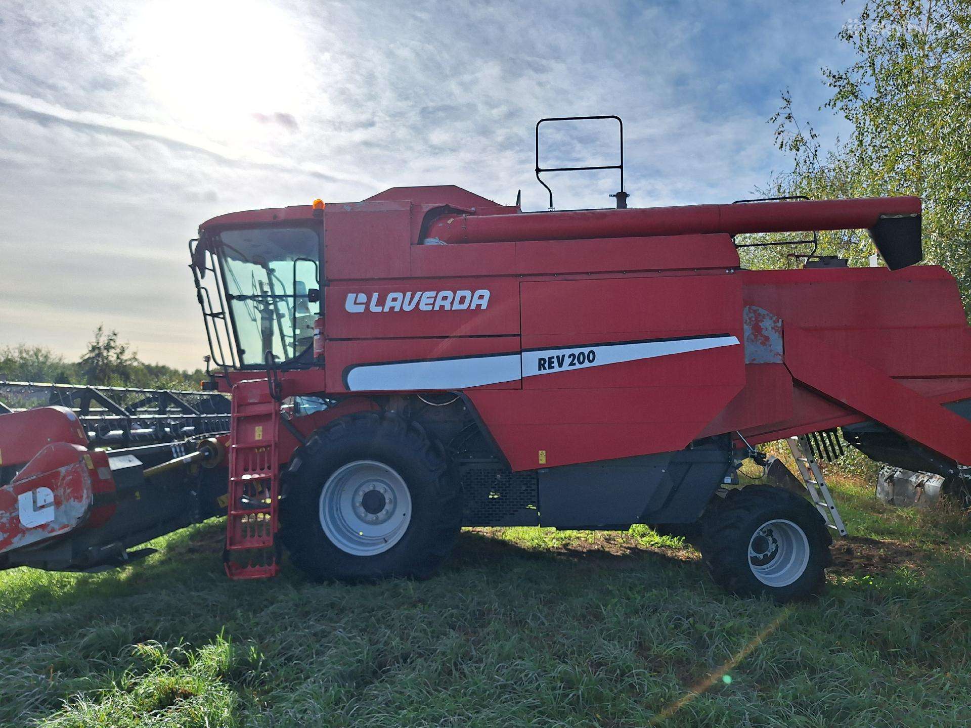 Laverda 200, combine harvesters