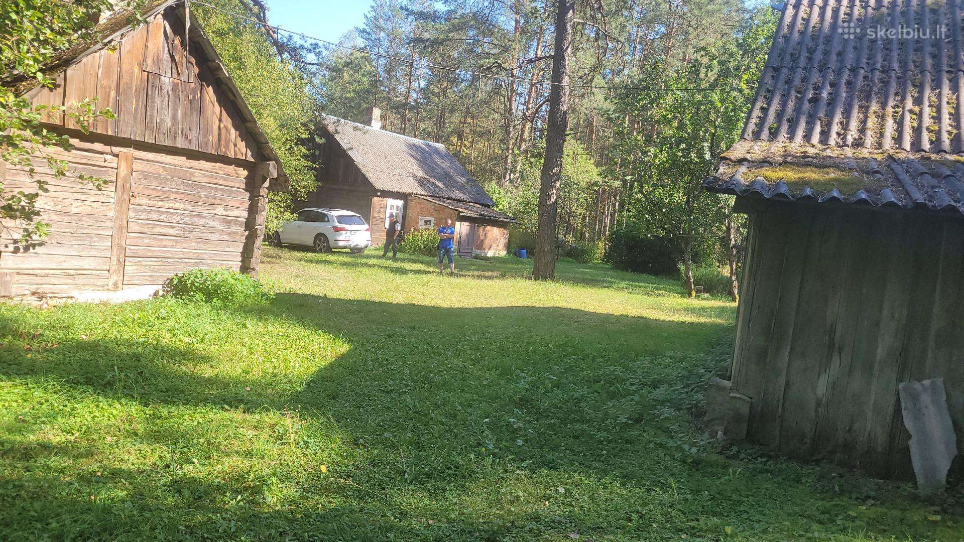 Parduodama sodyba su statiniais ir žemės sklypu