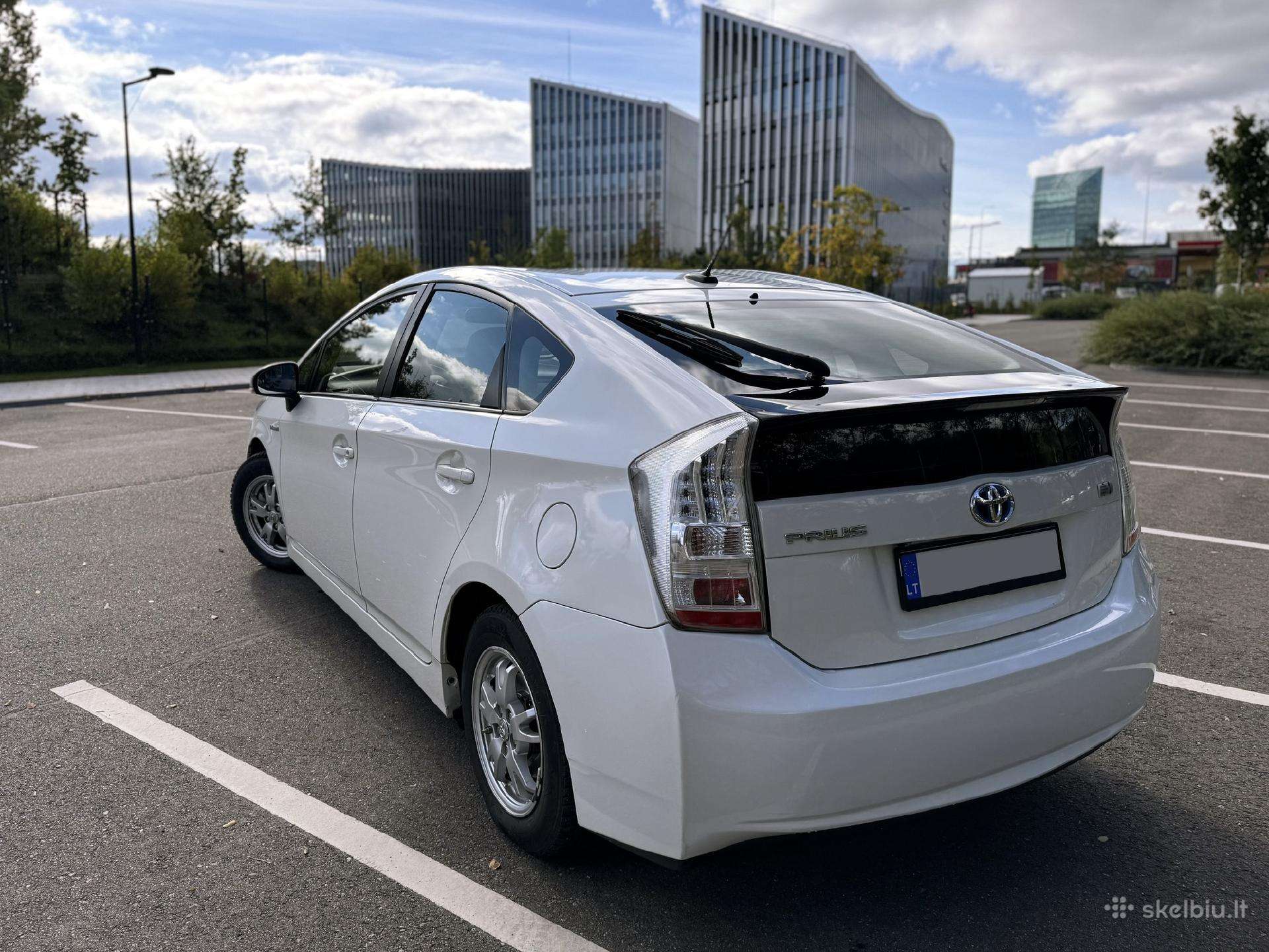 Toyota Prius, sedanas