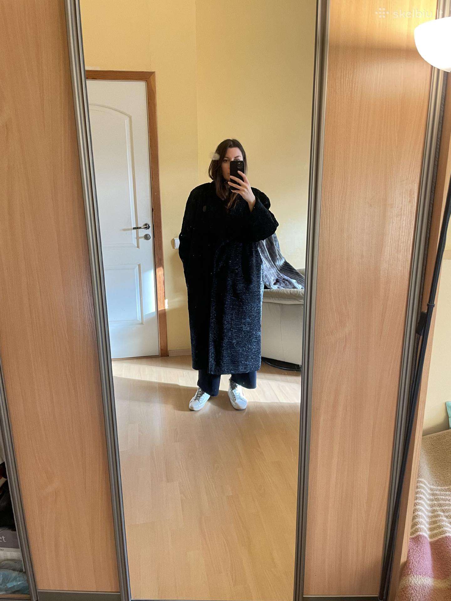 Naujas dirbtinio karakulio oversize paltas