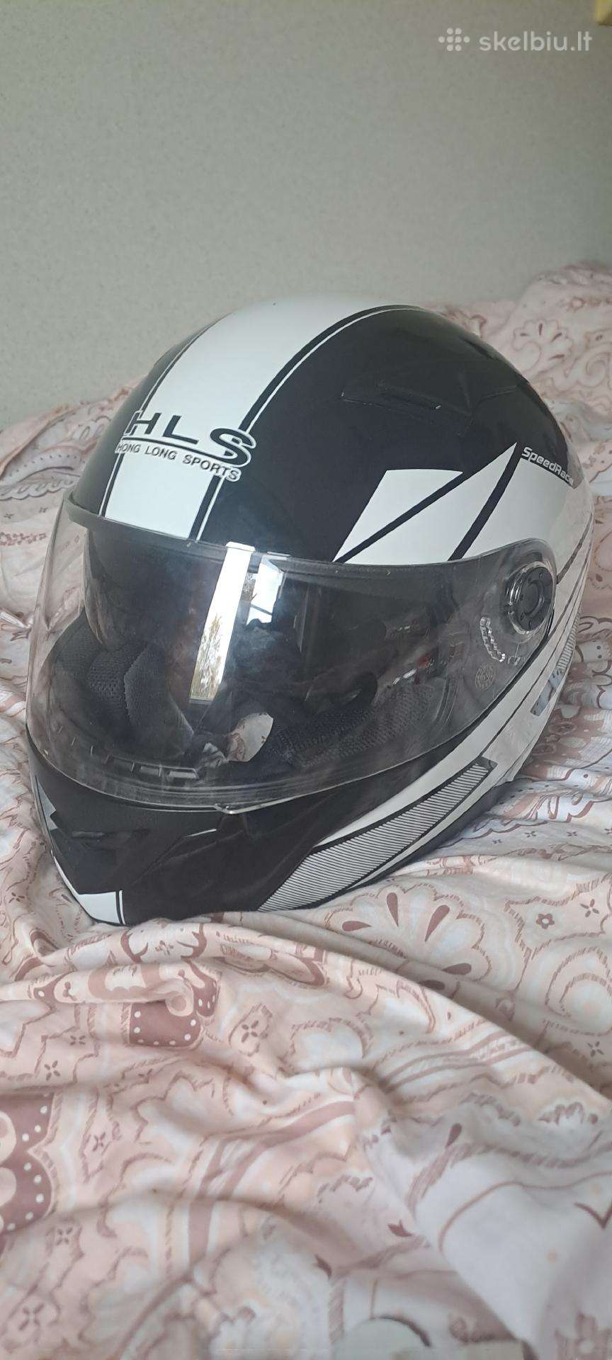 Naujas motociklininko šalmas.