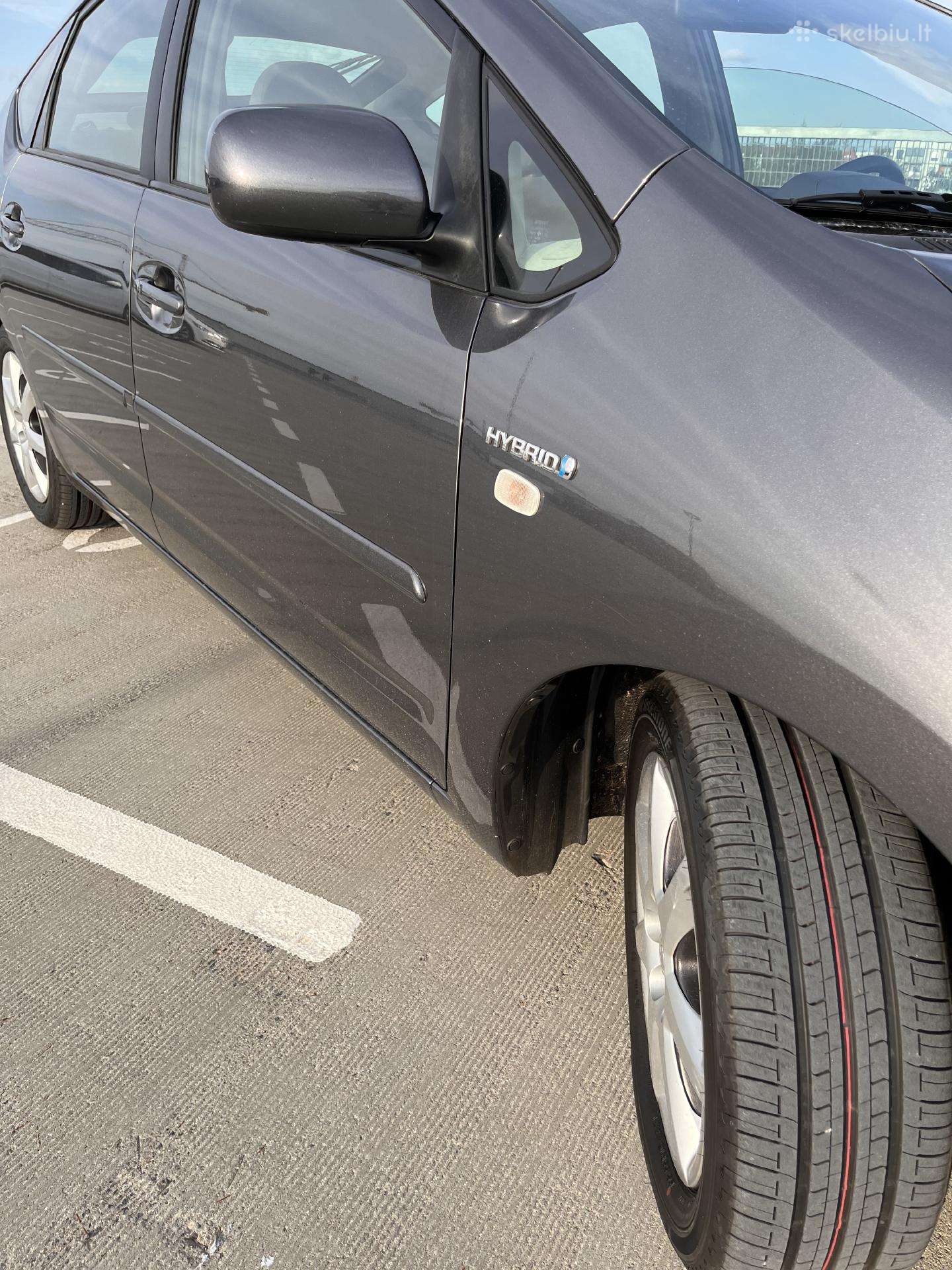Toyota Prius, Хэтчбек