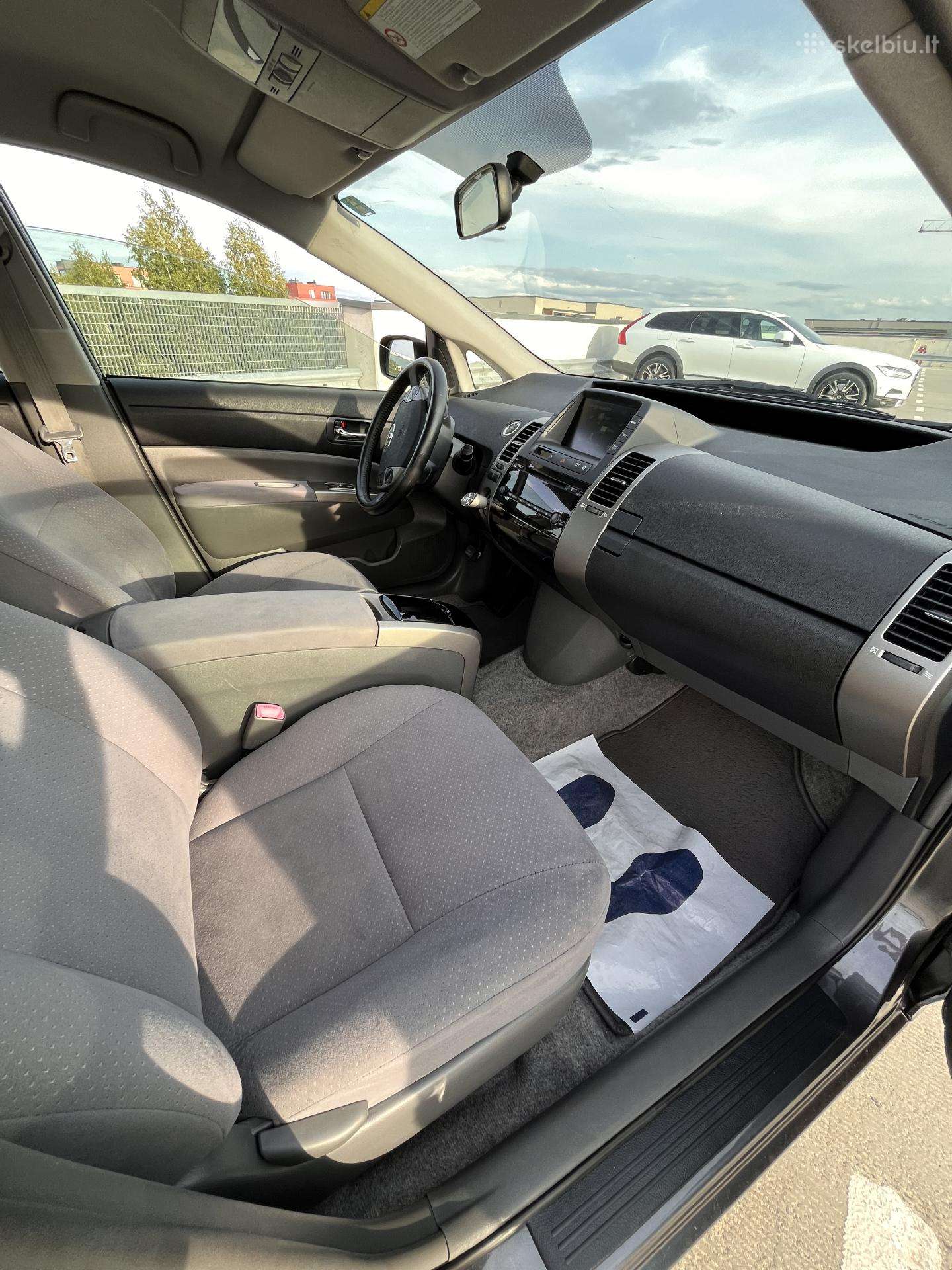 Toyota Prius, Хэтчбек