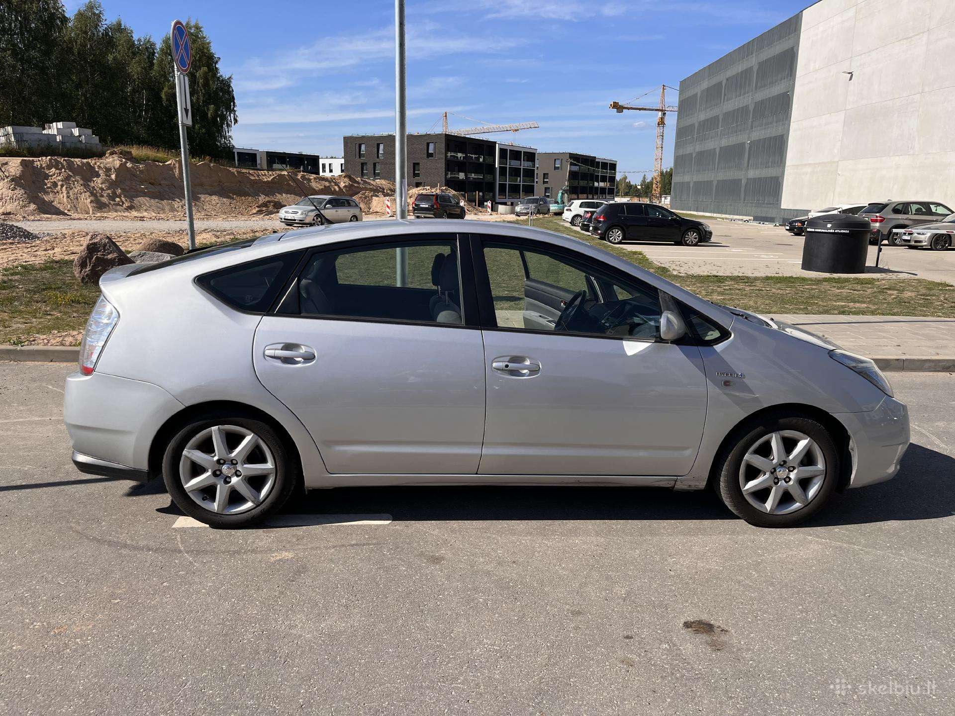 Toyota Prius, Хэтчбек