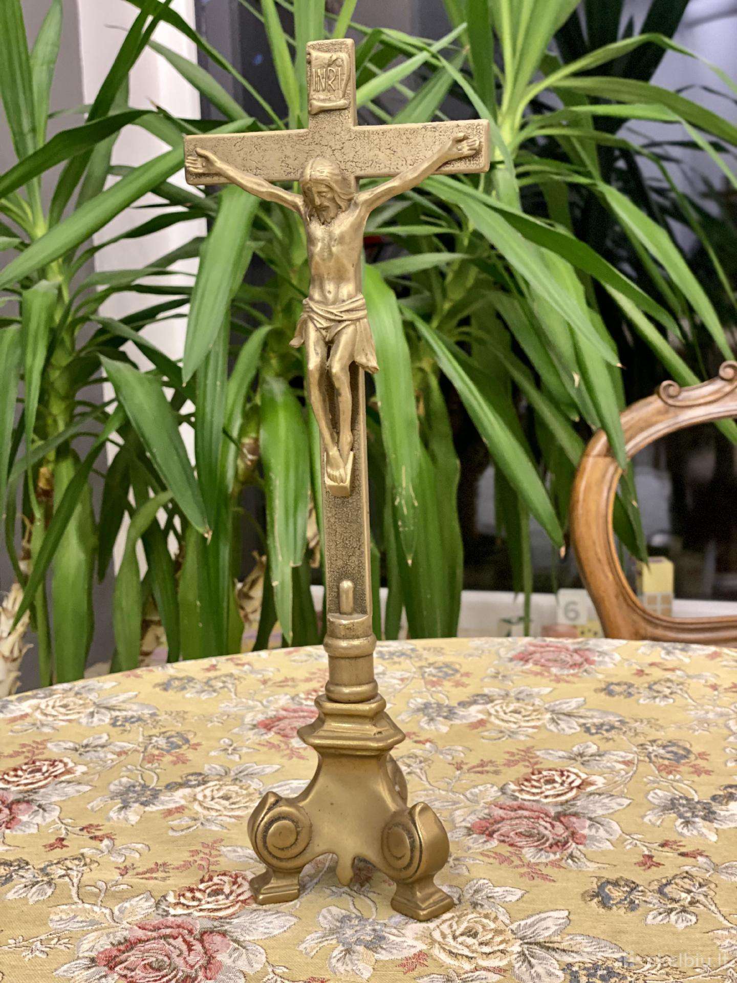 Antikvarinis kryžius iš bronzos