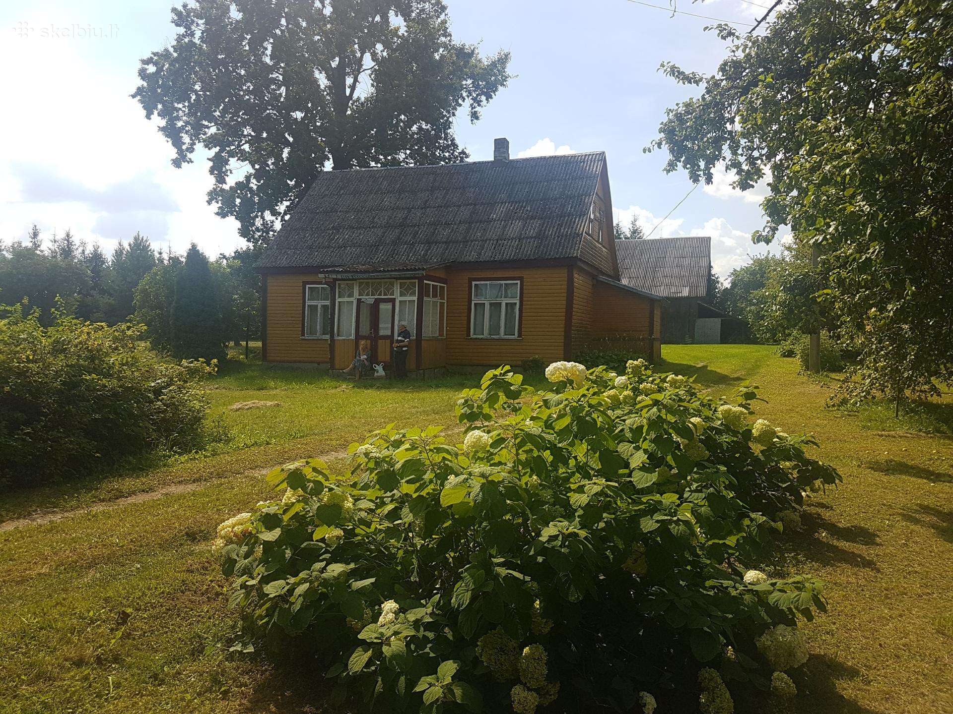Sodyba Kauno rajone su namų valdos sklypu.