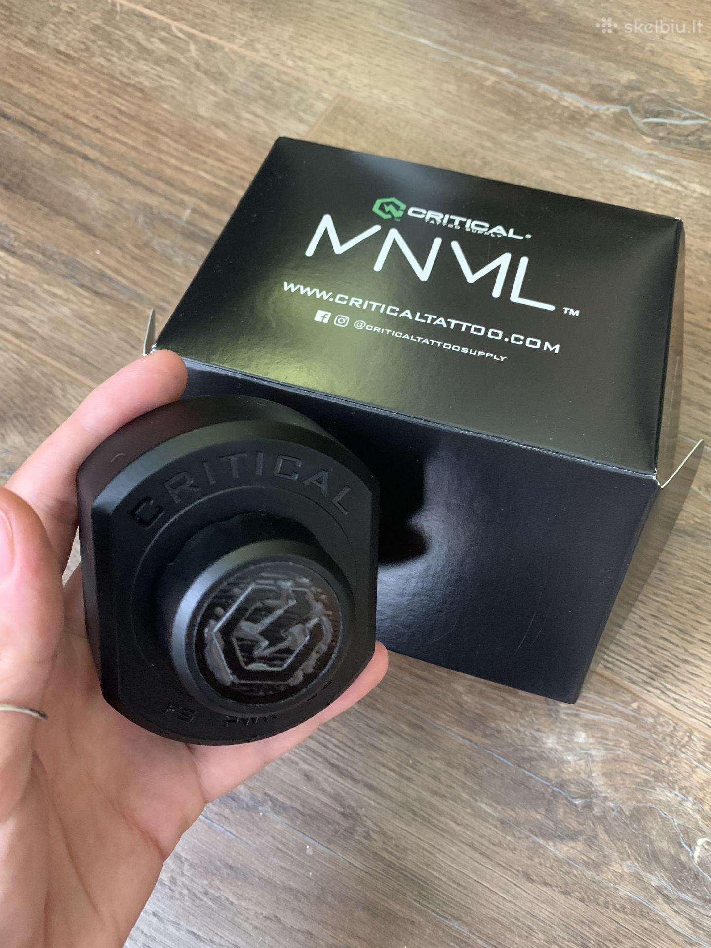 Critical Mnml Black