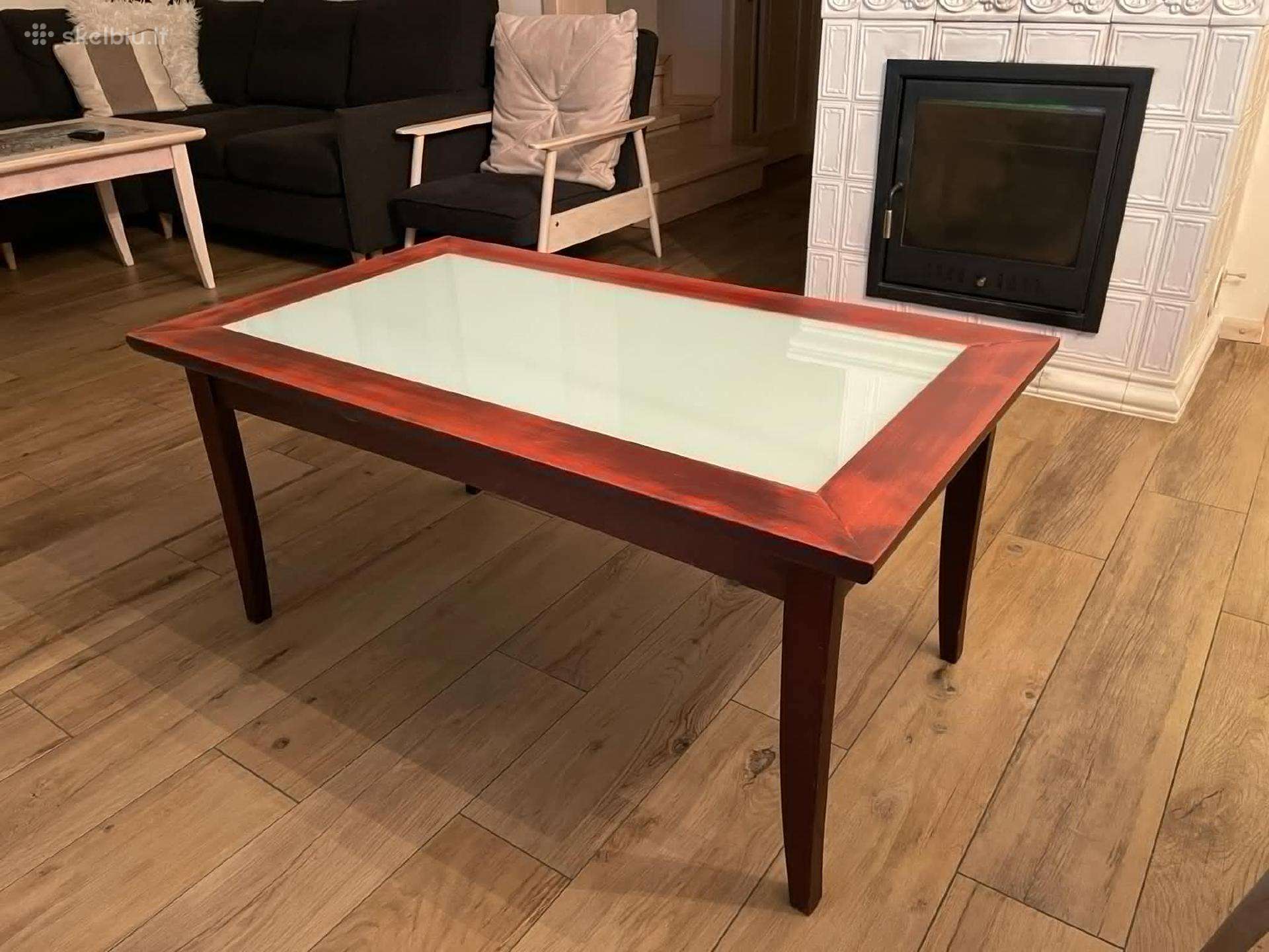 Kietmedžio stalas 120x70 raudonmedžio spalvos.