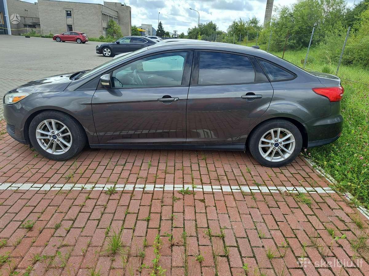 Ford Focus, Седан