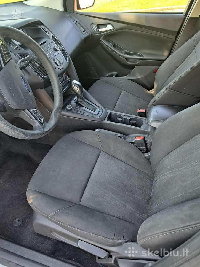 Ford Focus, Седан