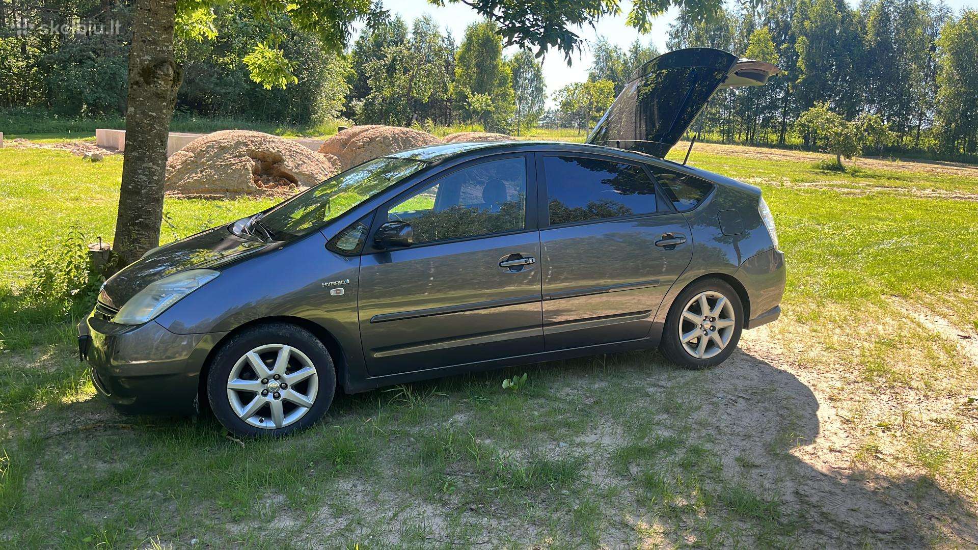 Toyota Prius, Хэтчбек