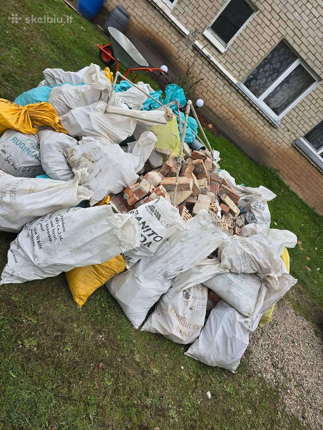 Perkraustymo paslaugos. Senų baldų išvežimas.