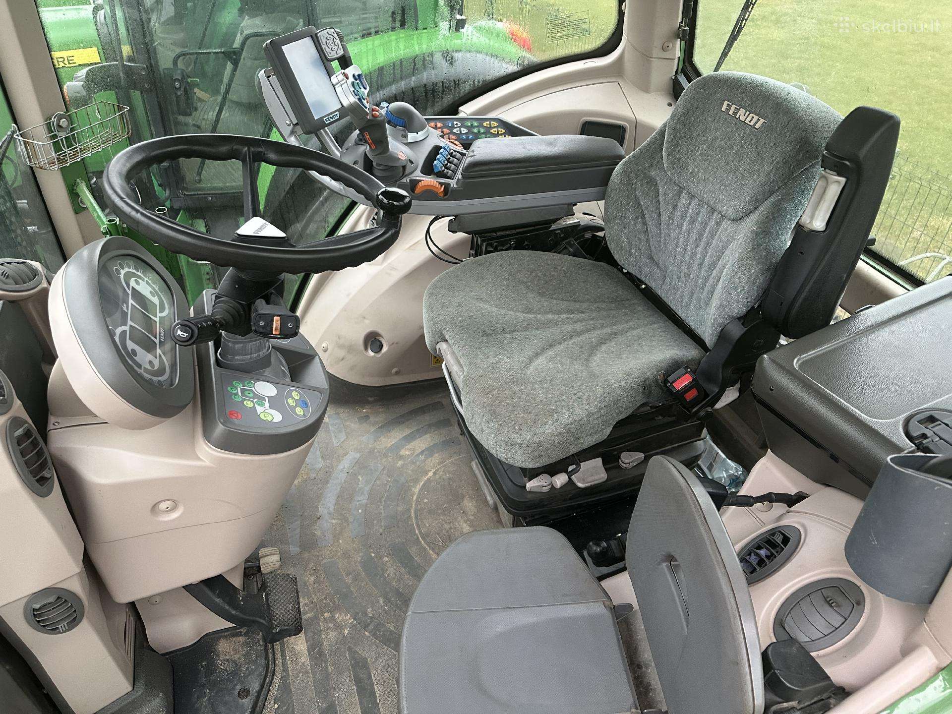 Fendt 826, tractors