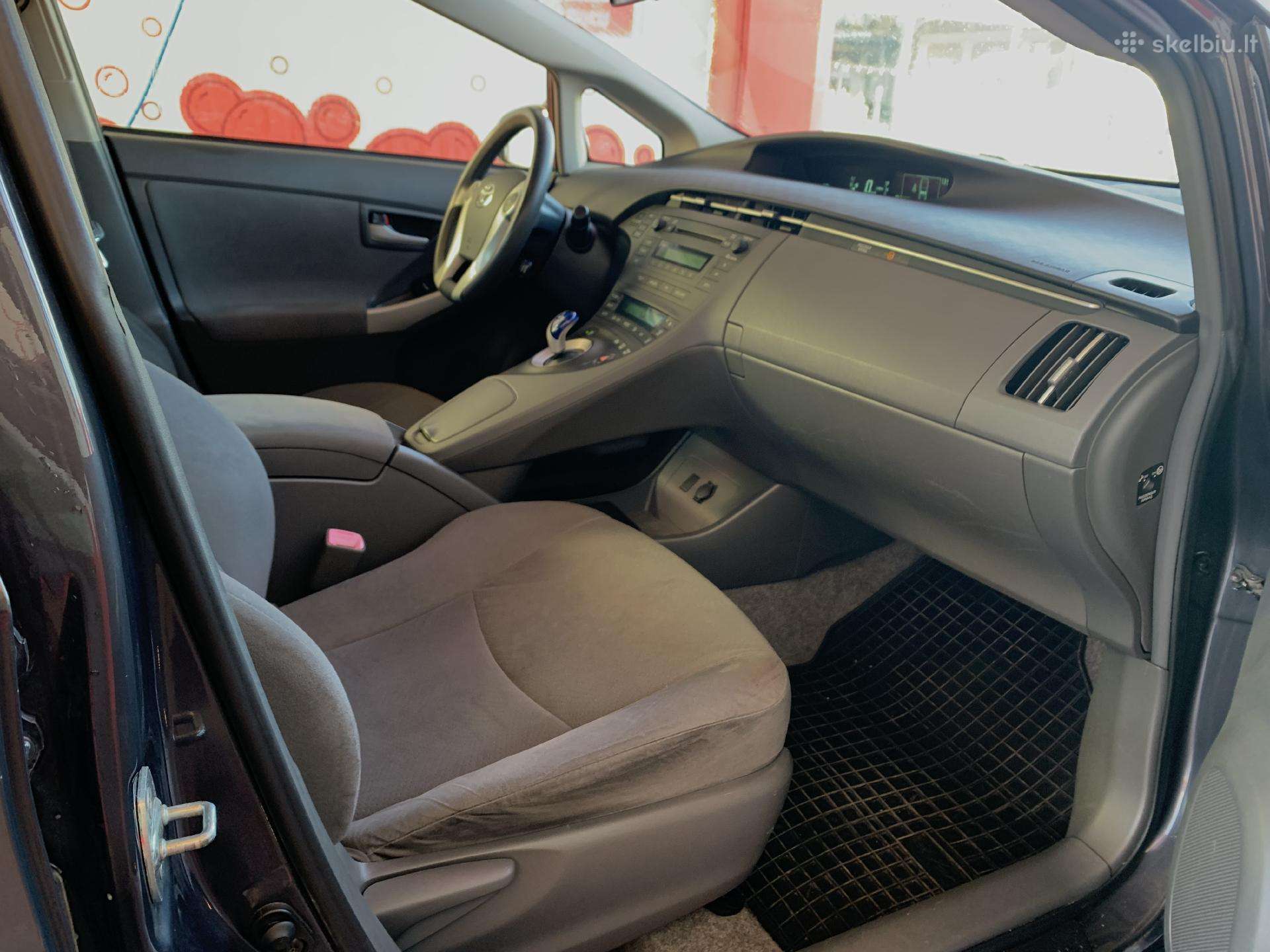 Toyota Prius, Минивэн