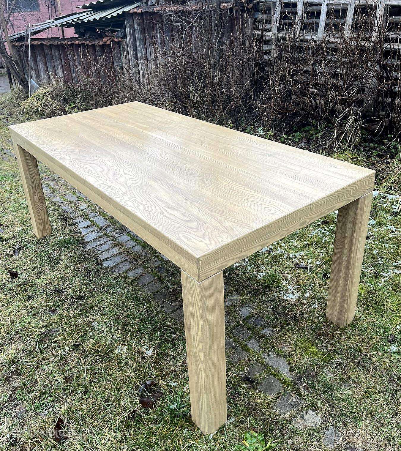 Stalas medžio masyvo