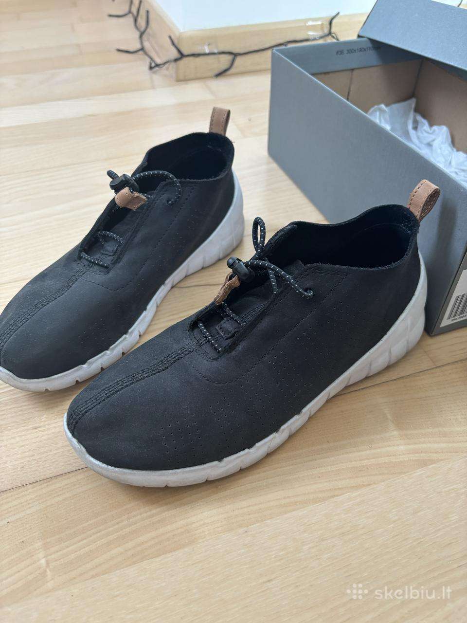 Juodi moteriški sportiniai bateliai Clarks