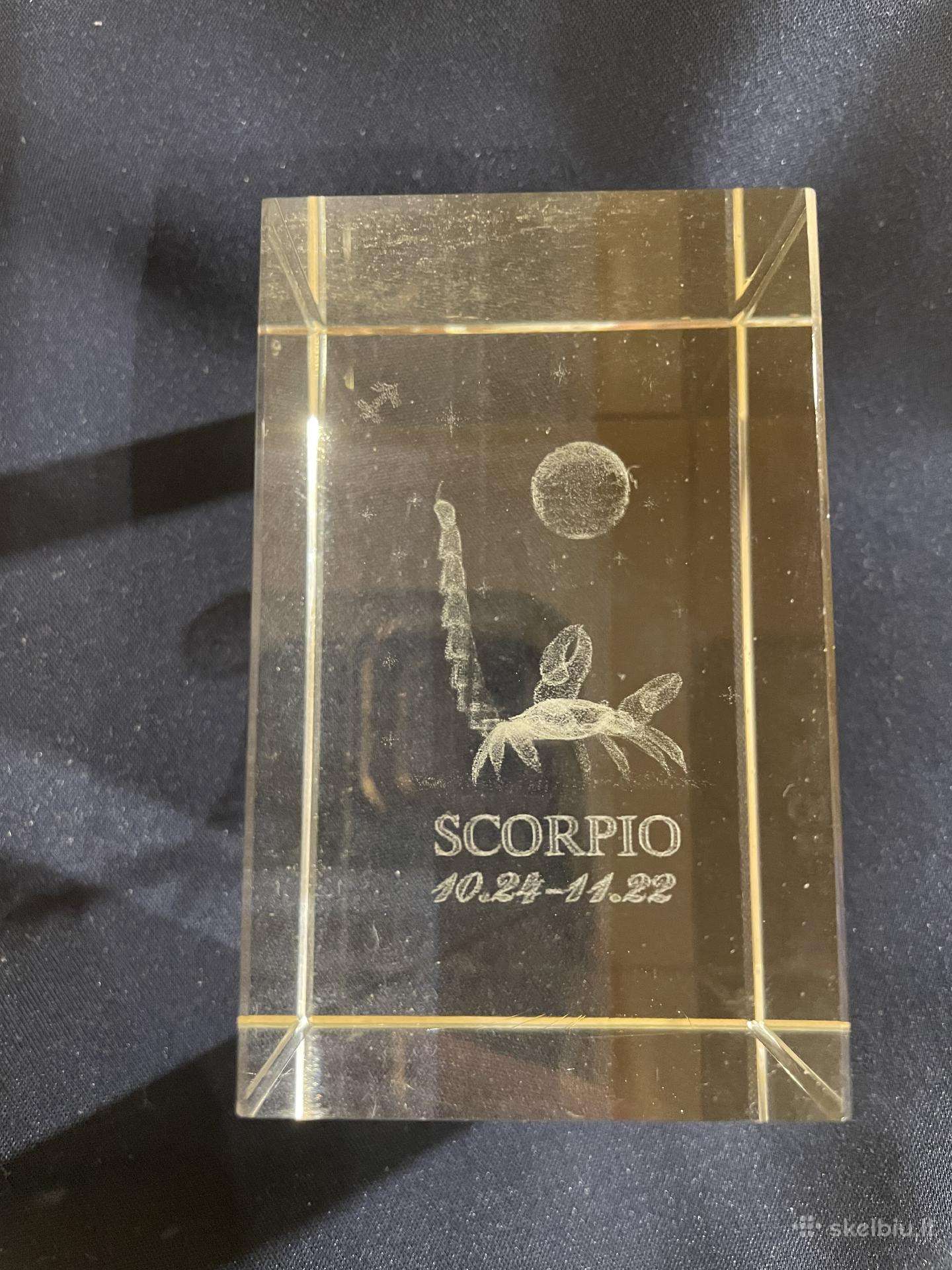 Skorpionas stikle
