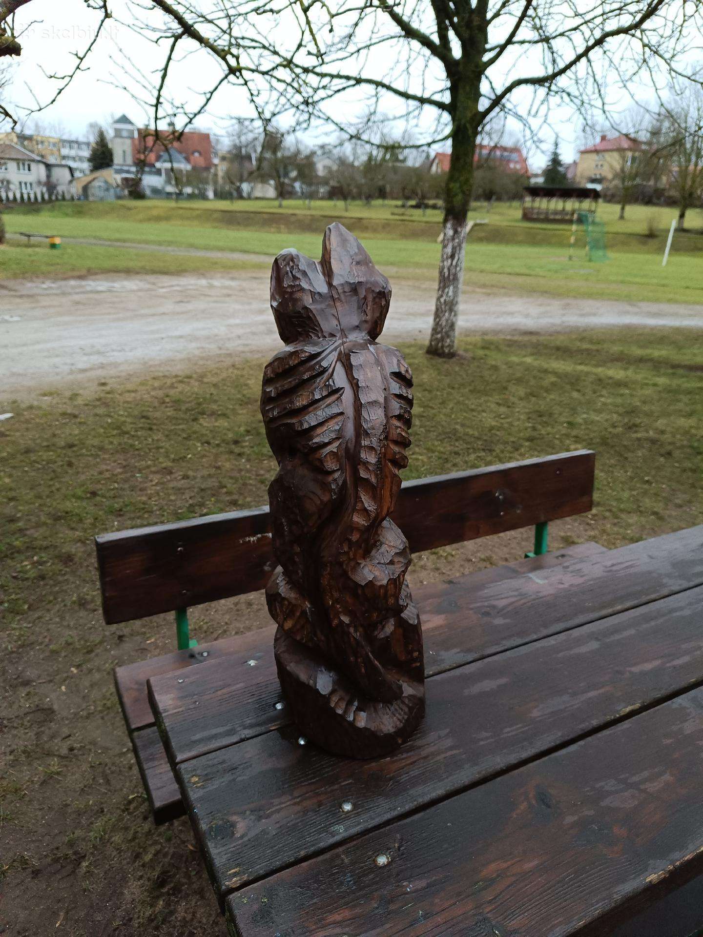 Šuns, kiškučiai skultūra