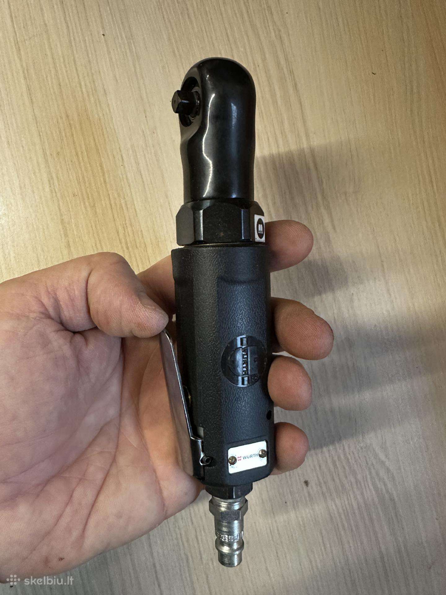 Kampinis pneumatinis veržliasukis