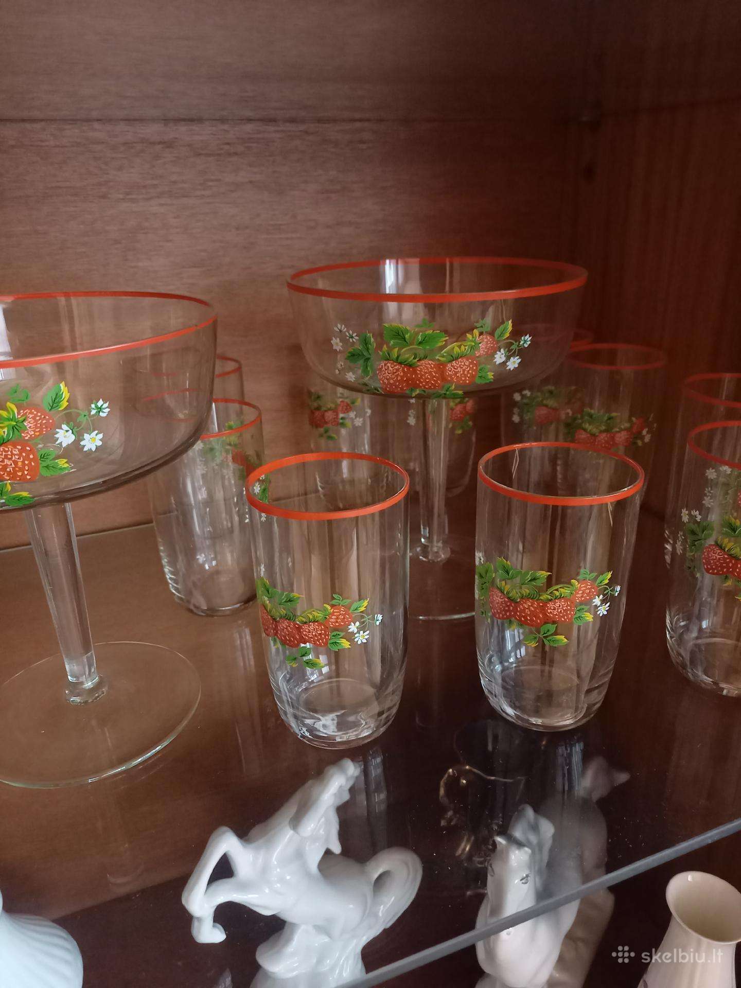 Stiklinės ir serviravimo indai