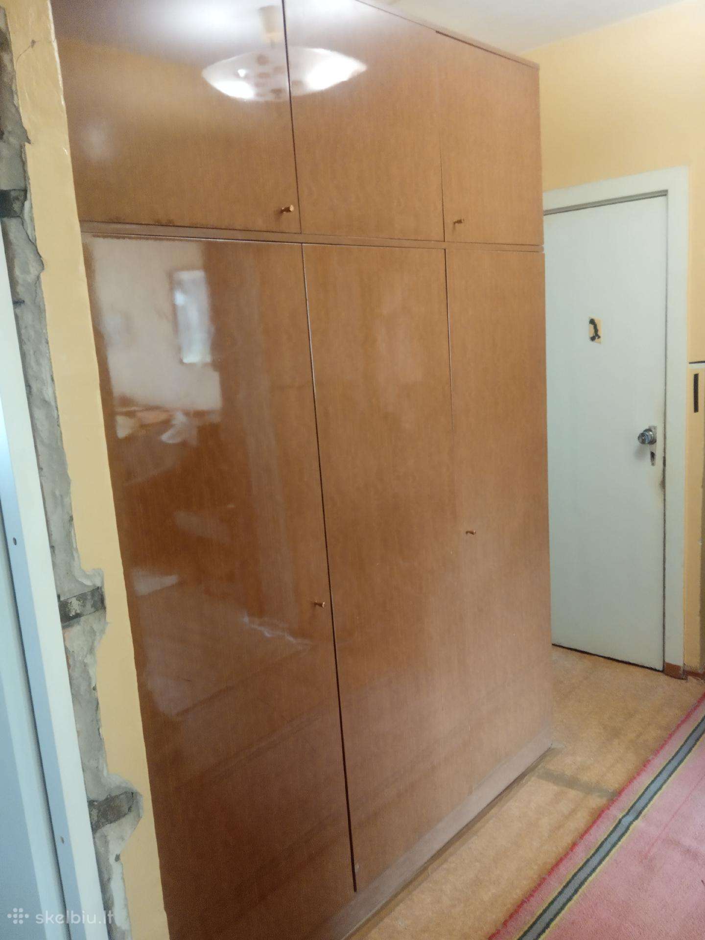 Parduodu spinta su antresole. Kaina: 150eur