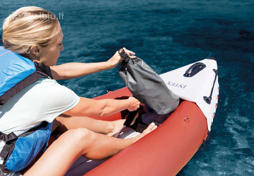 Intex, canoes