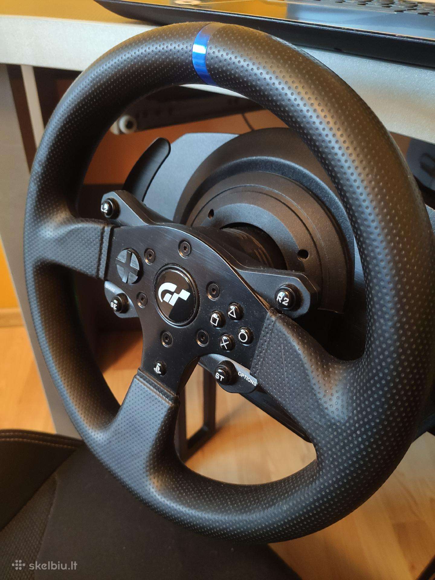 Thrustmster t300rs GT su sėdyne