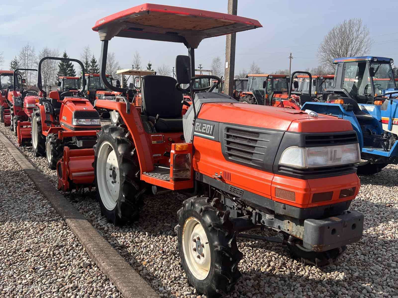 Kubota ĮVAIRIŲ MODELIŲ, тракторы