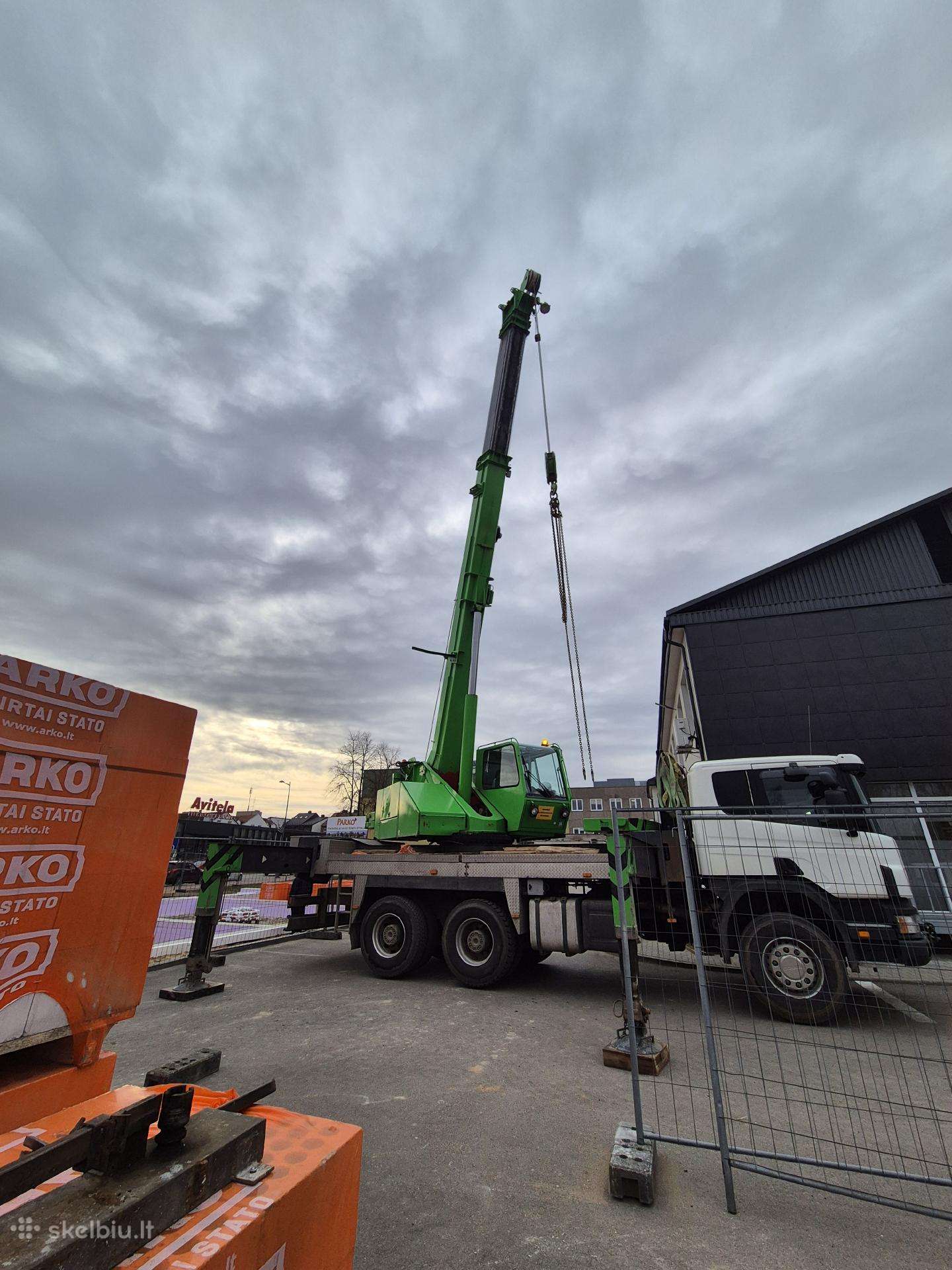 MAN MAN, construction and road construction equipment rental