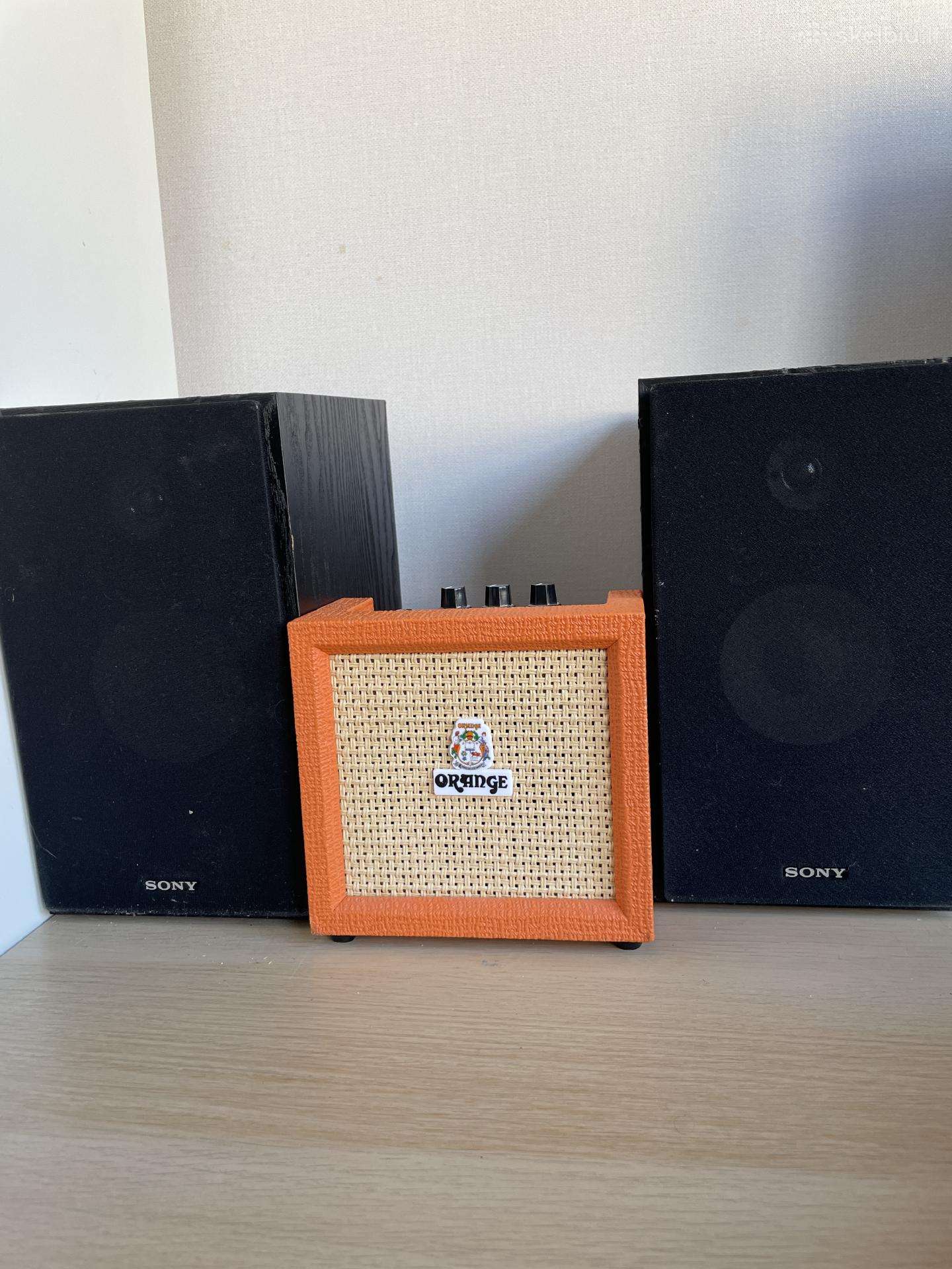 Koloneles sony kartu su orange stiprintuvu