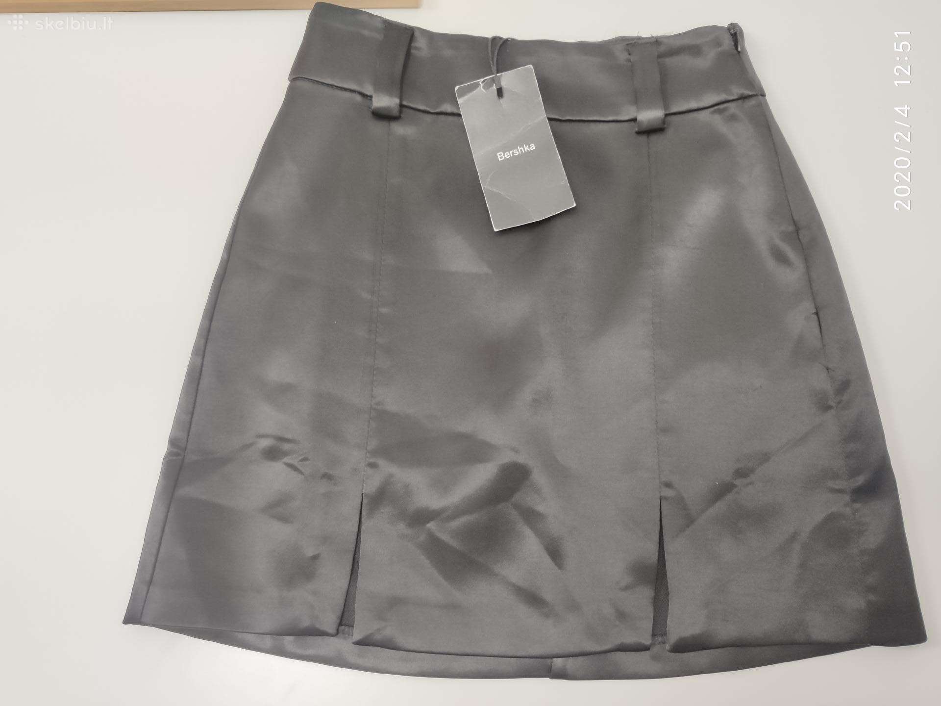 Naujas "Bershka" juodas blizgus sijonukas