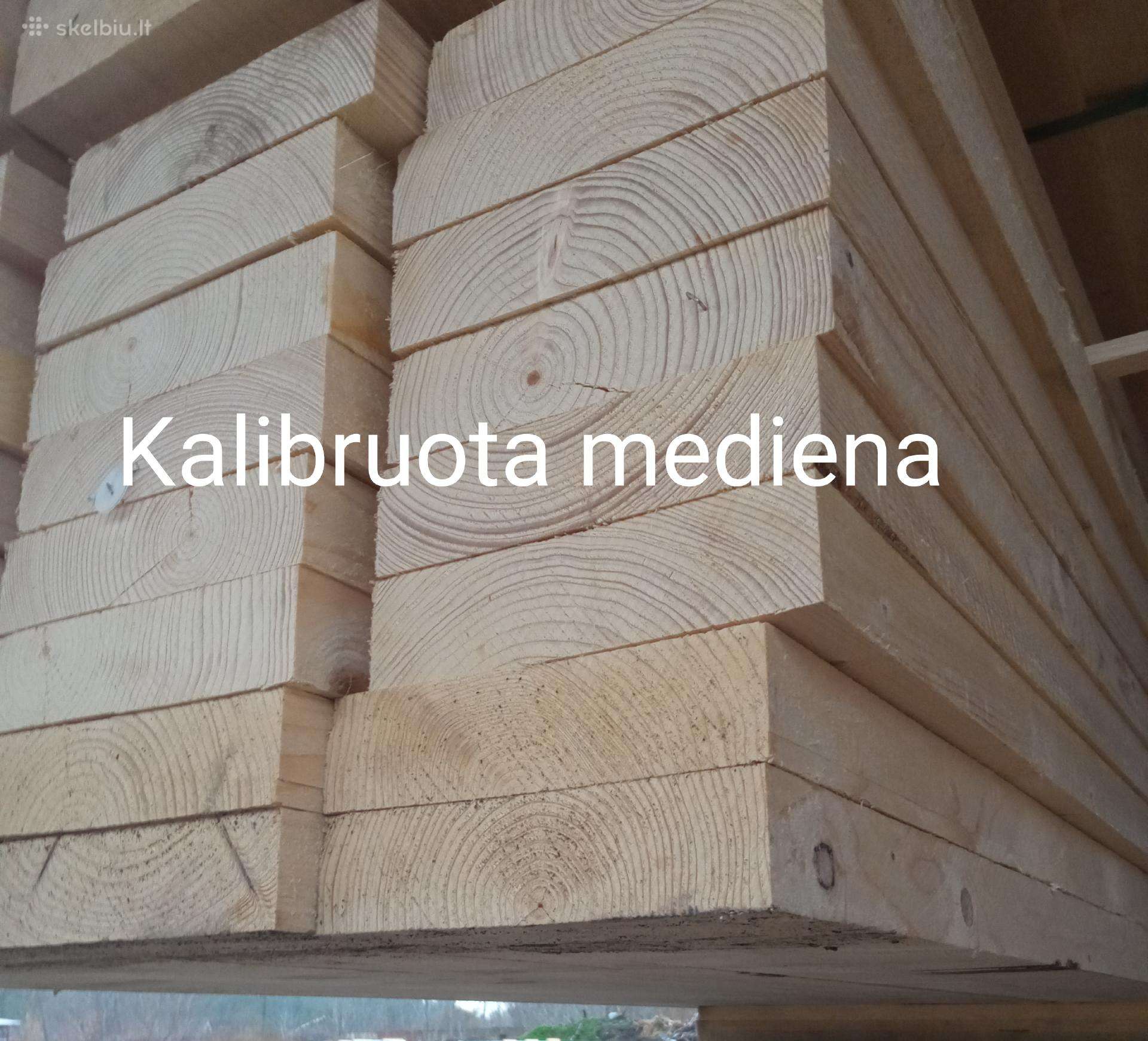 Visa medienos apdaila vienoje vietoje