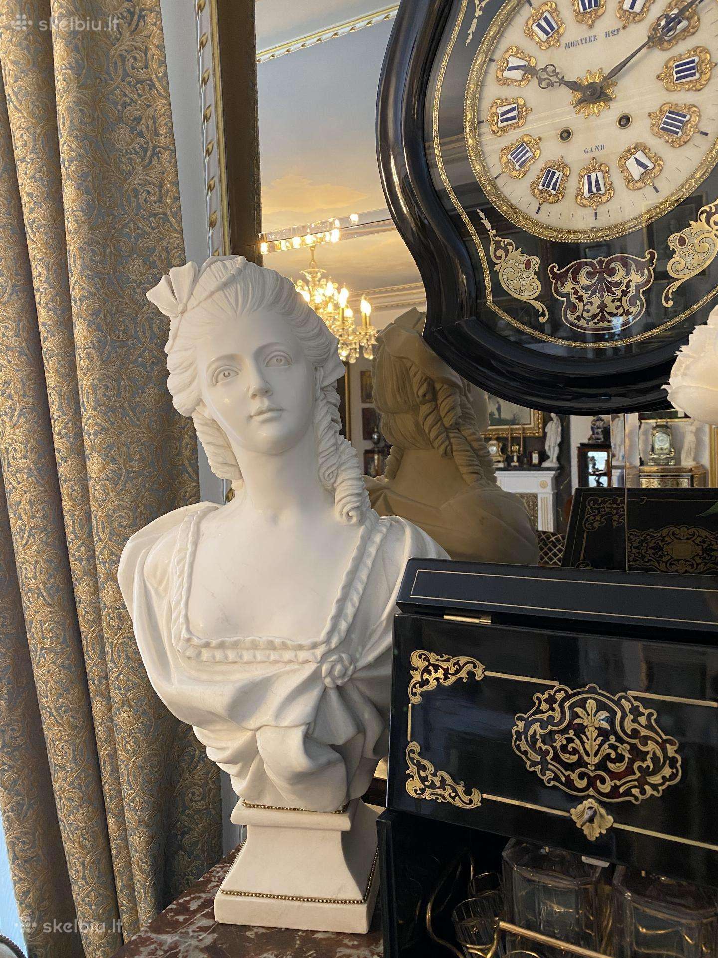 Balto marmuro skulptūra Maria Antuanetė