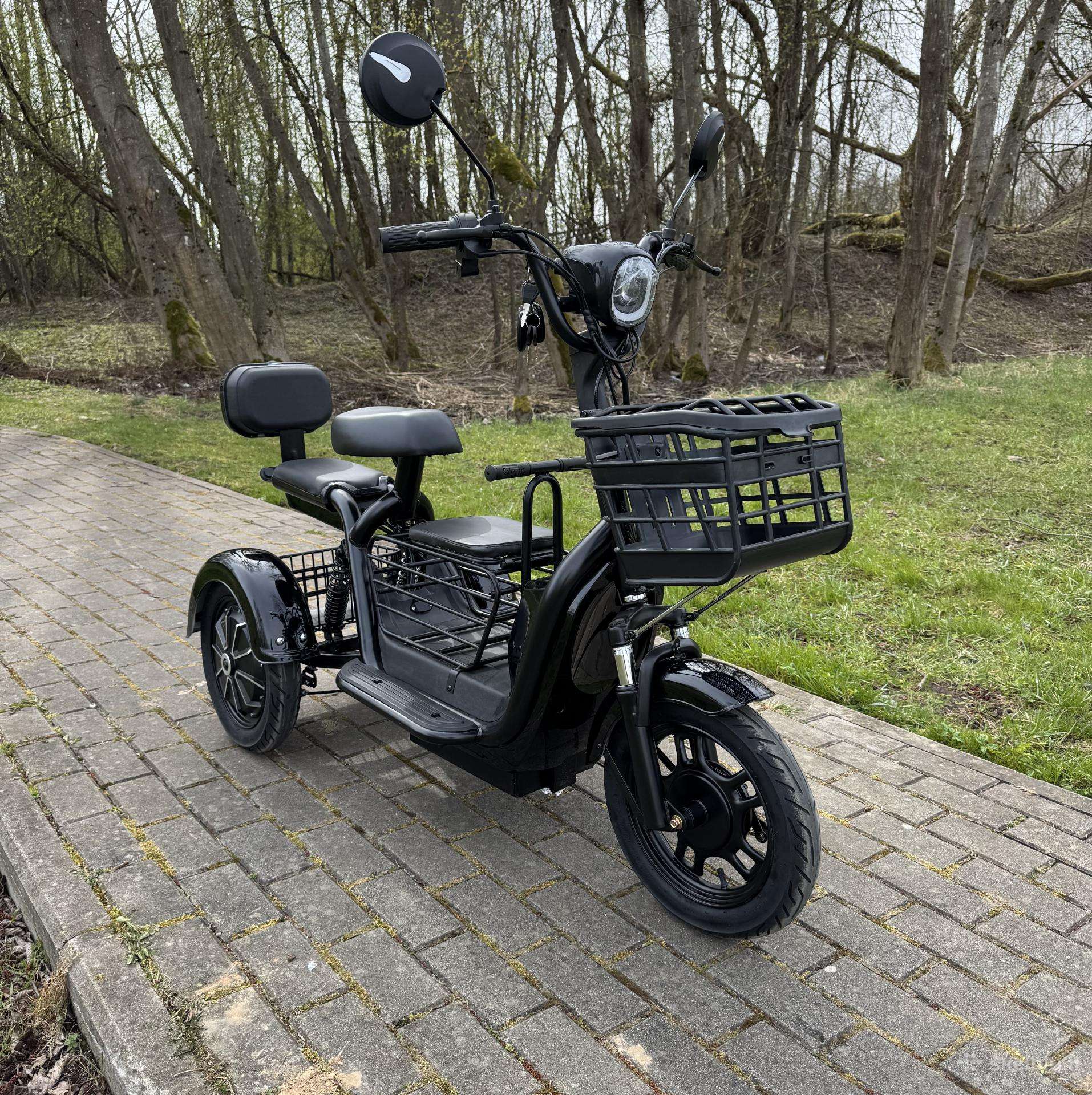 -Kita- -kita-, trikes
