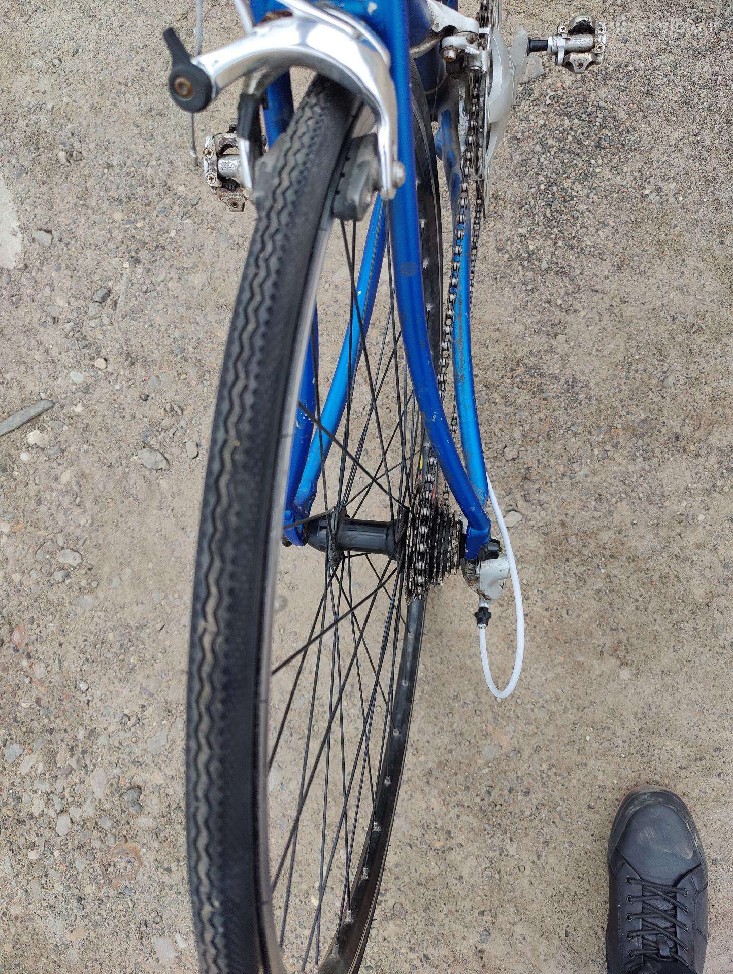 Гибридный велосипед Specialized