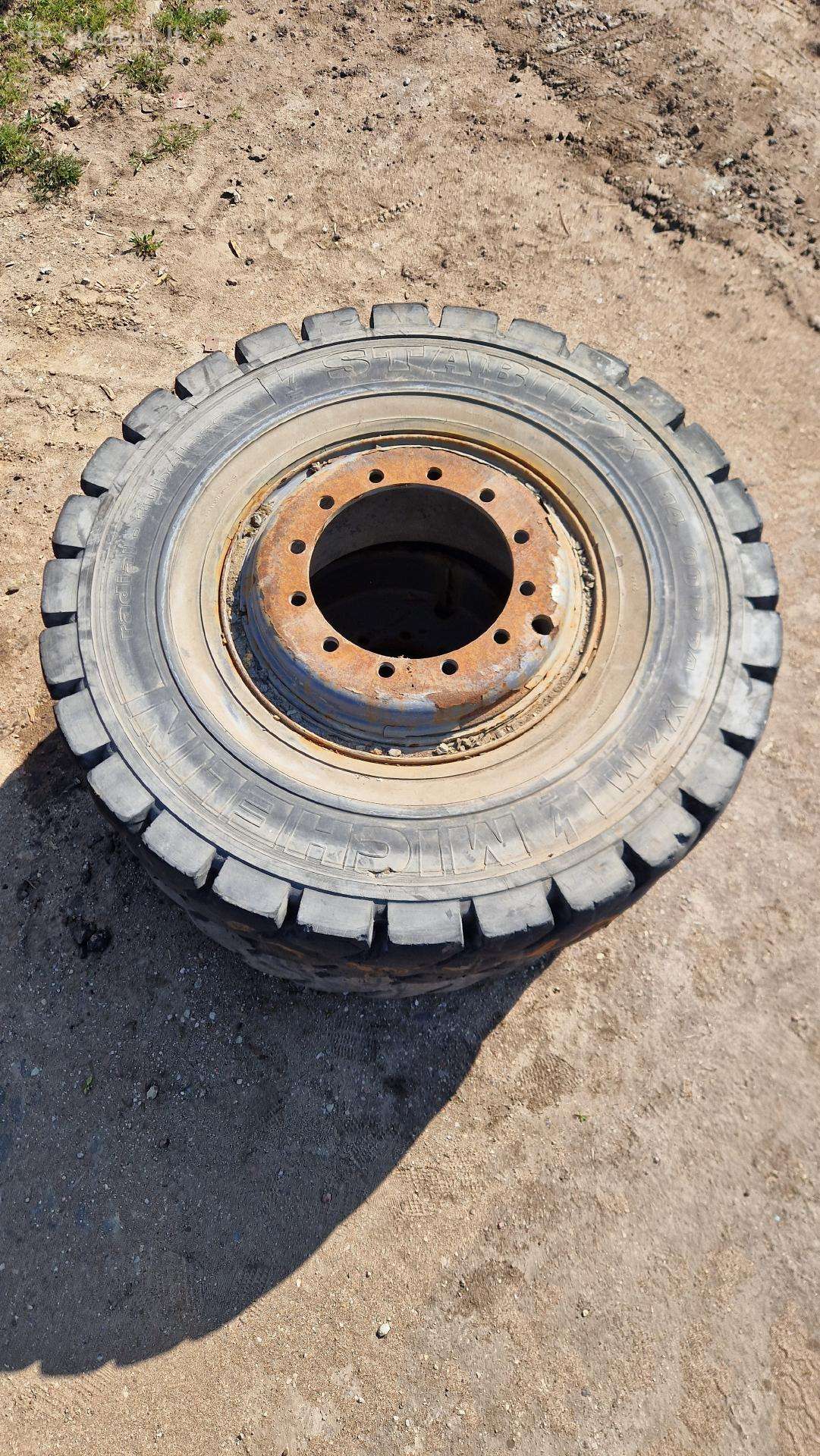 14.00 R24 Michelin