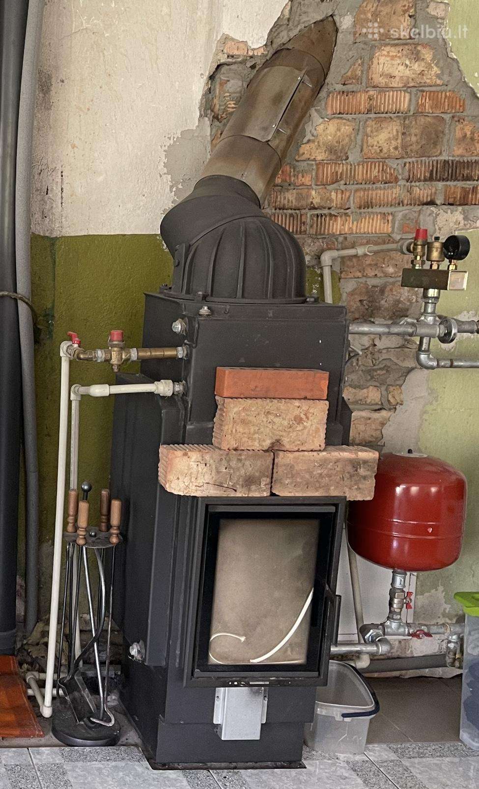 Kapsulė su vandens kontūru