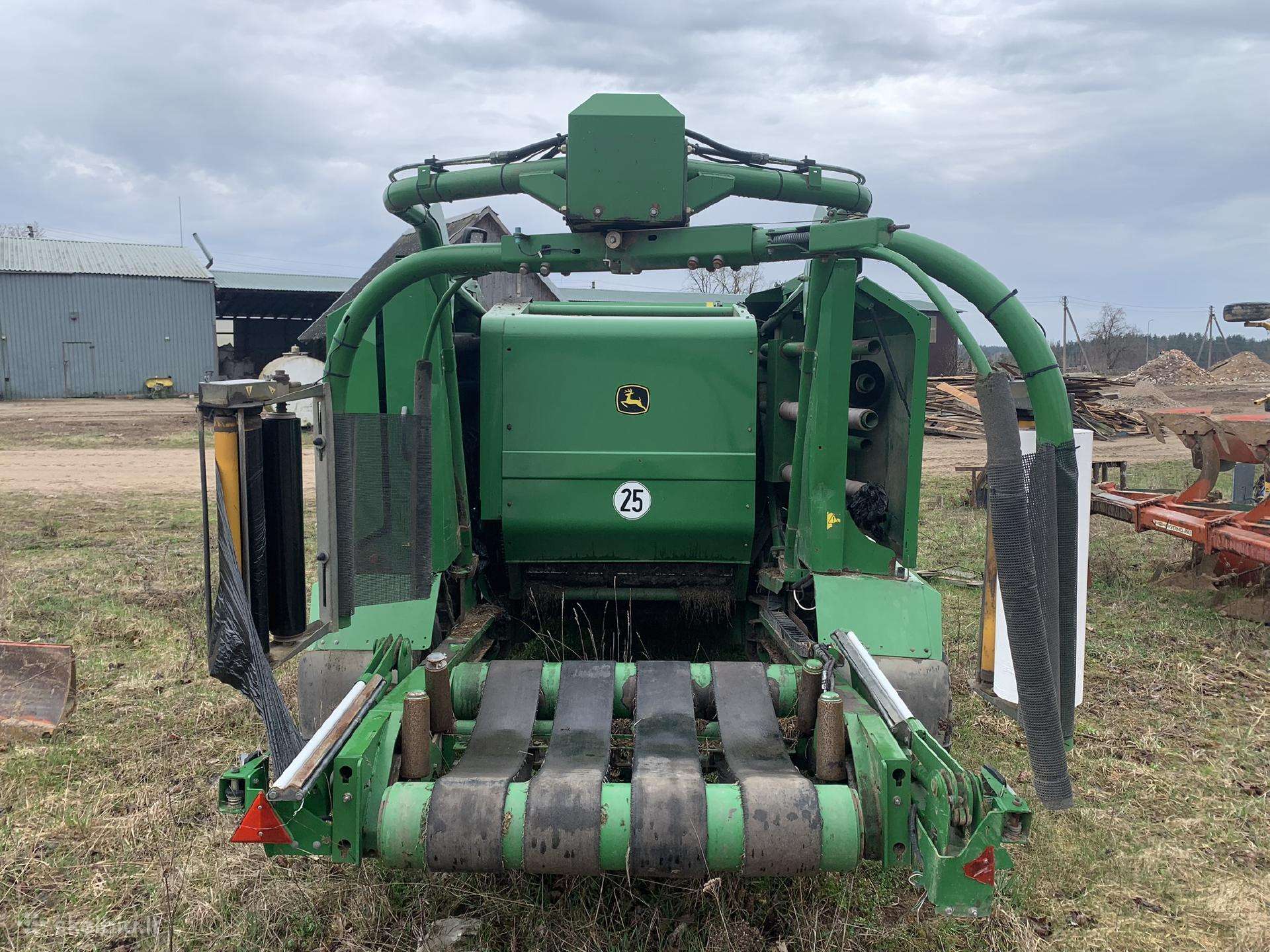 John Deere 744 Premium, presai