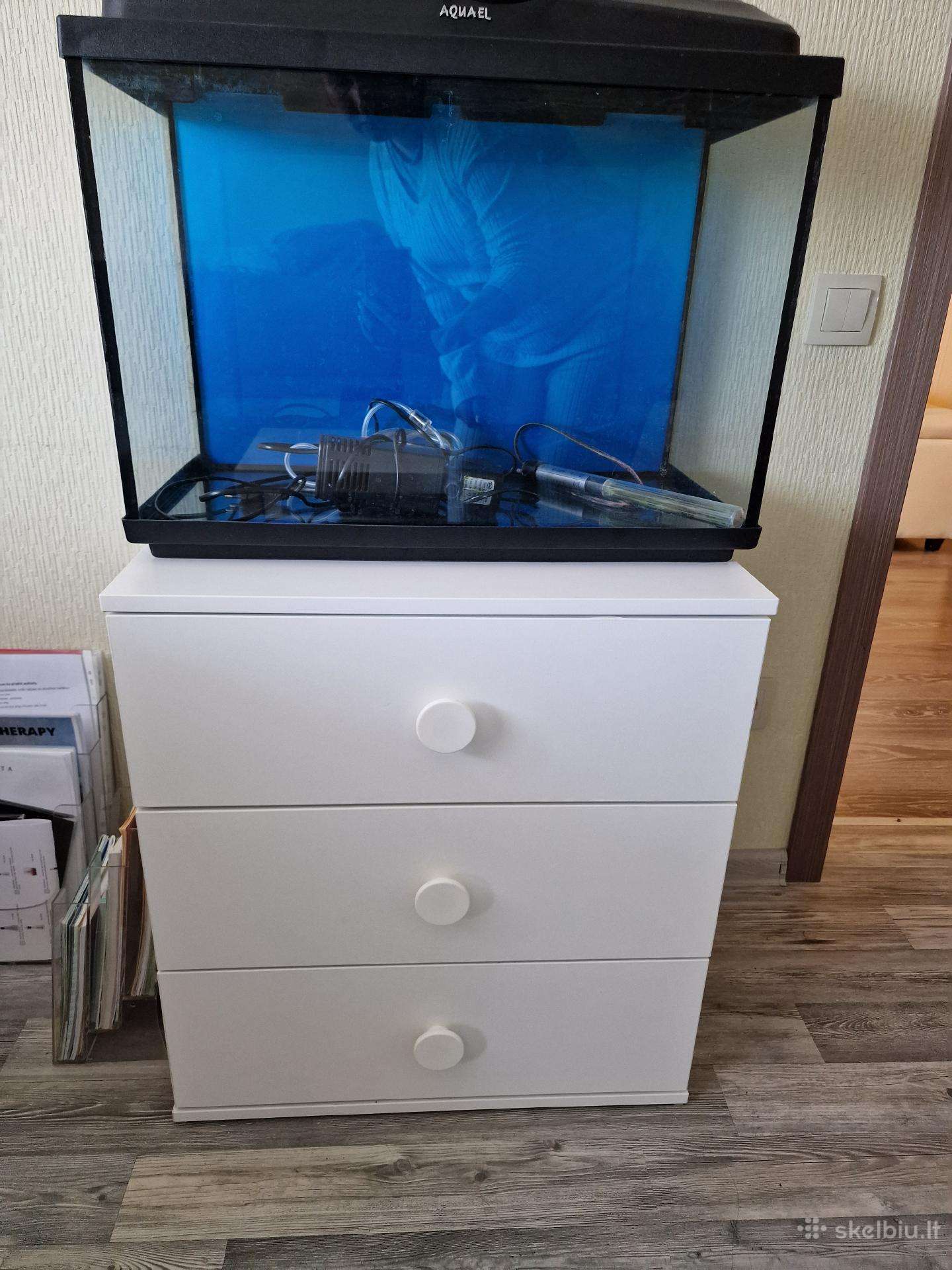 Parduodamas 70 l akvariumas su spintele ir įranga