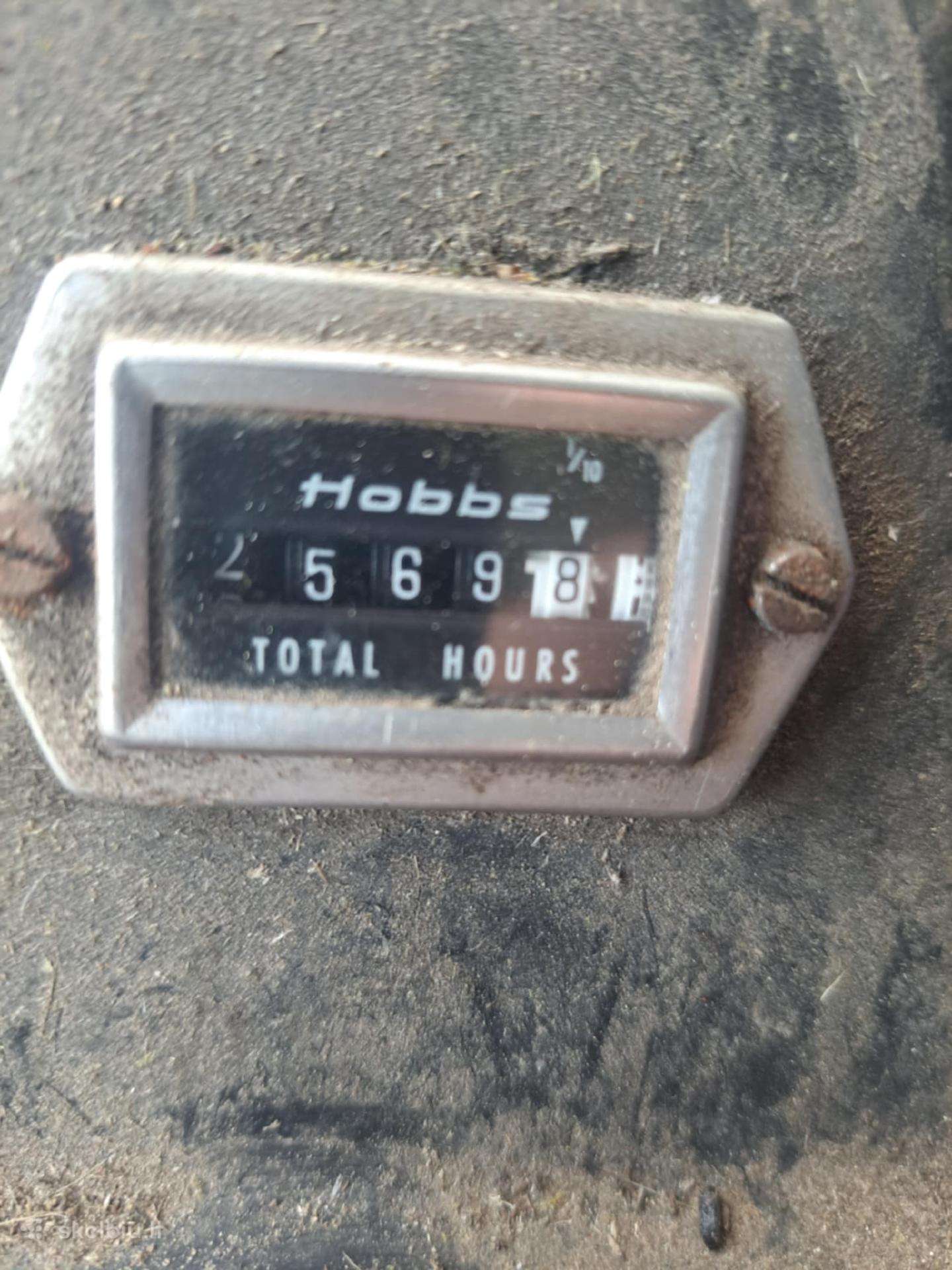 John Deere 1085, kombainai