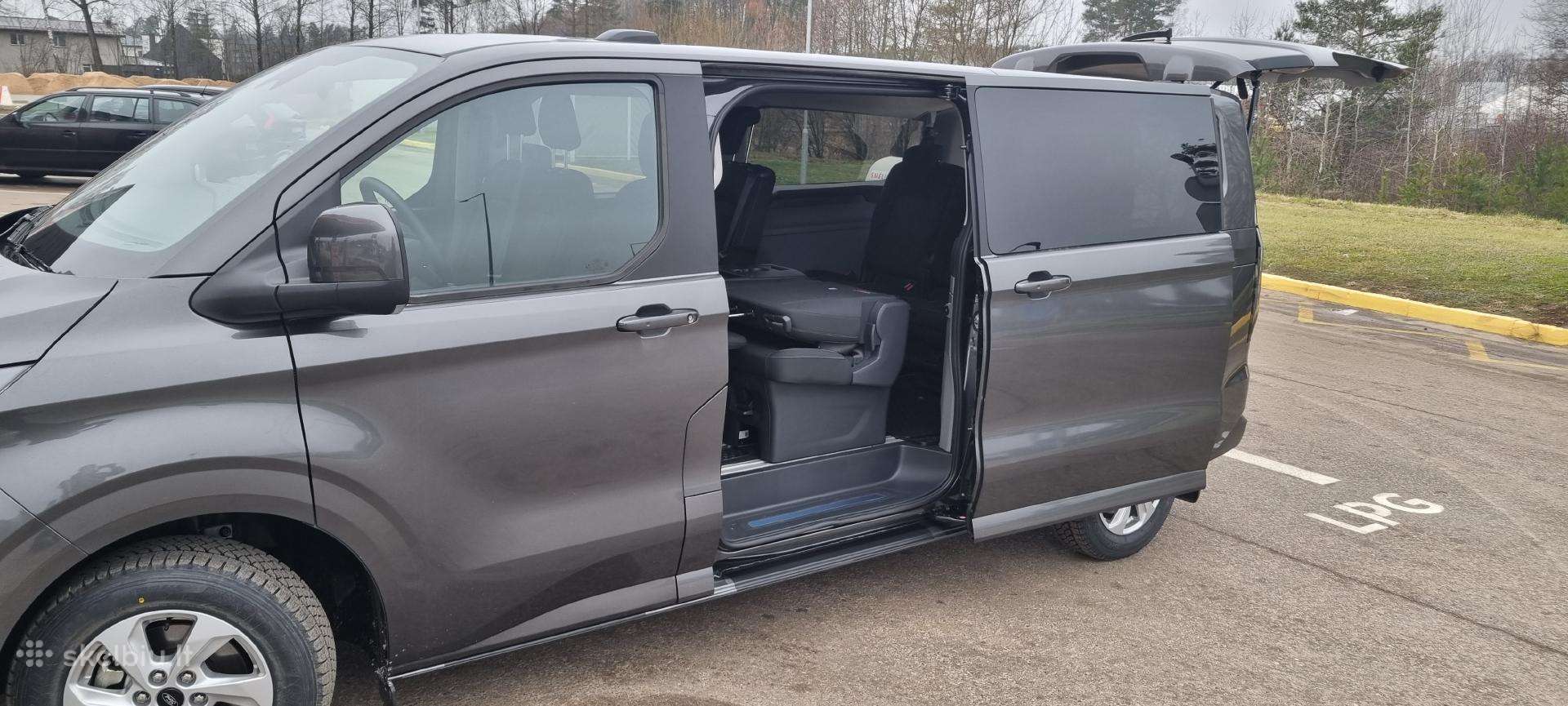 Ford Tourneo Custom, passenger minibus